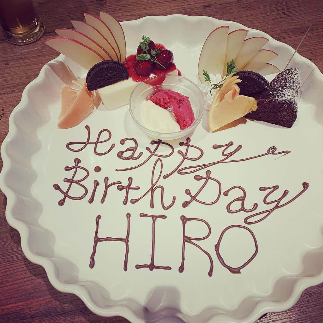 HIROさんのインスタグラム写真 - (HIROInstagram)「遅い誕生日を祝って貰った(^O^) もぉ２０日前ですが（笑） #誕生日 #和歌山 #モデル #さっぴょん #ありがとう #ランチ #美味い #レギュラーが一緒 #わくわく編集部」5月10日 20時15分 - hiro19770420