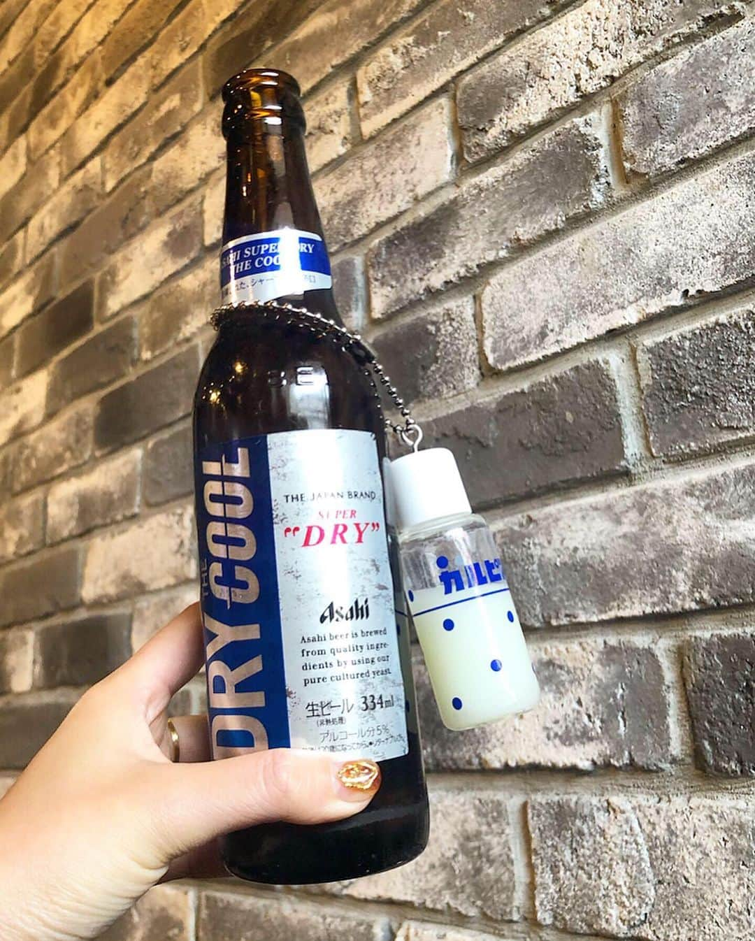 山本いさ奈さんのインスタグラム写真 - (山本いさ奈Instagram)「昨日はアサヒビールの新商品「DRY THE COOL」を飲んできたぁー☺️♥️ . 神奈川県のKISAKUっていう焼き鳥屋さん🥳 . カルピスを混ぜて飲むクールスタイルを体験したけど、ビールが苦手な人でもカクテル感覚で飲めるし、このちっちゃいカルピスが可愛かった🤣💙 カルピス色んな味あるけど、プレーンで飲んだよ☺️✨ 瓶半分くらい飲んでからカルピスを入れると炭酸で勝手に混ざるスタイルで作ってても楽しかった✨ . . ご飯は半熟卵のポテトサラダとか、白レバーモモ正肉、つくね、おくらー🤗 私はつくねがツボだった🙋🏼‍♀️ お近くの方は是非😊✨ . . . . #PR  #drythecool  #calpis  #coolstyle  #beerstagram  #beercocktail  #beer #アサヒビール #新商品 #ドライザクール #カルピス #クールスタイル #ビアカクテル  #47都道府県  #神奈川県  #神奈川県代表  #お酒  #superdry  #スーパードライ  #ビアスタグラム  #ビール部  #ビール女子  #ビール好きな人と繋がりたい  #ビアカクテル」5月10日 20時17分 - _____isana_____