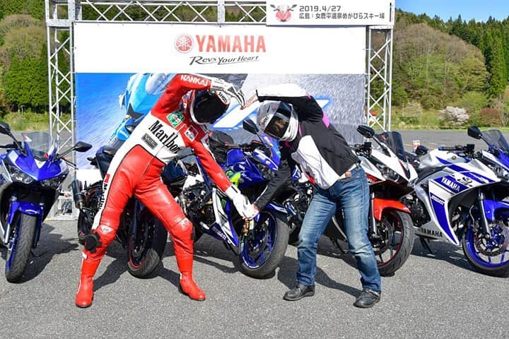 ヤマハ バイクさんのインスタグラム写真 - (ヤマハ バイクInstagram)「「YZF-R3/R25 オーナーズフォトツアー」 #4月27日#広島#めがひらスキー場 第6駐車場#開催しました #参加無料 #ハート#もしくは#フュージョンのポーズ  #YZFR25#YZFR3 #オーナーズフォトツアー 次回は #5月11日#京都#日吉ダム 駐車場 #ヤマハが好きならどなたでも参加OK #R25を晒す#R3を晒す #japanriders #bike_japan #らぶ注入」5月10日 20時33分 - yamaha_bike