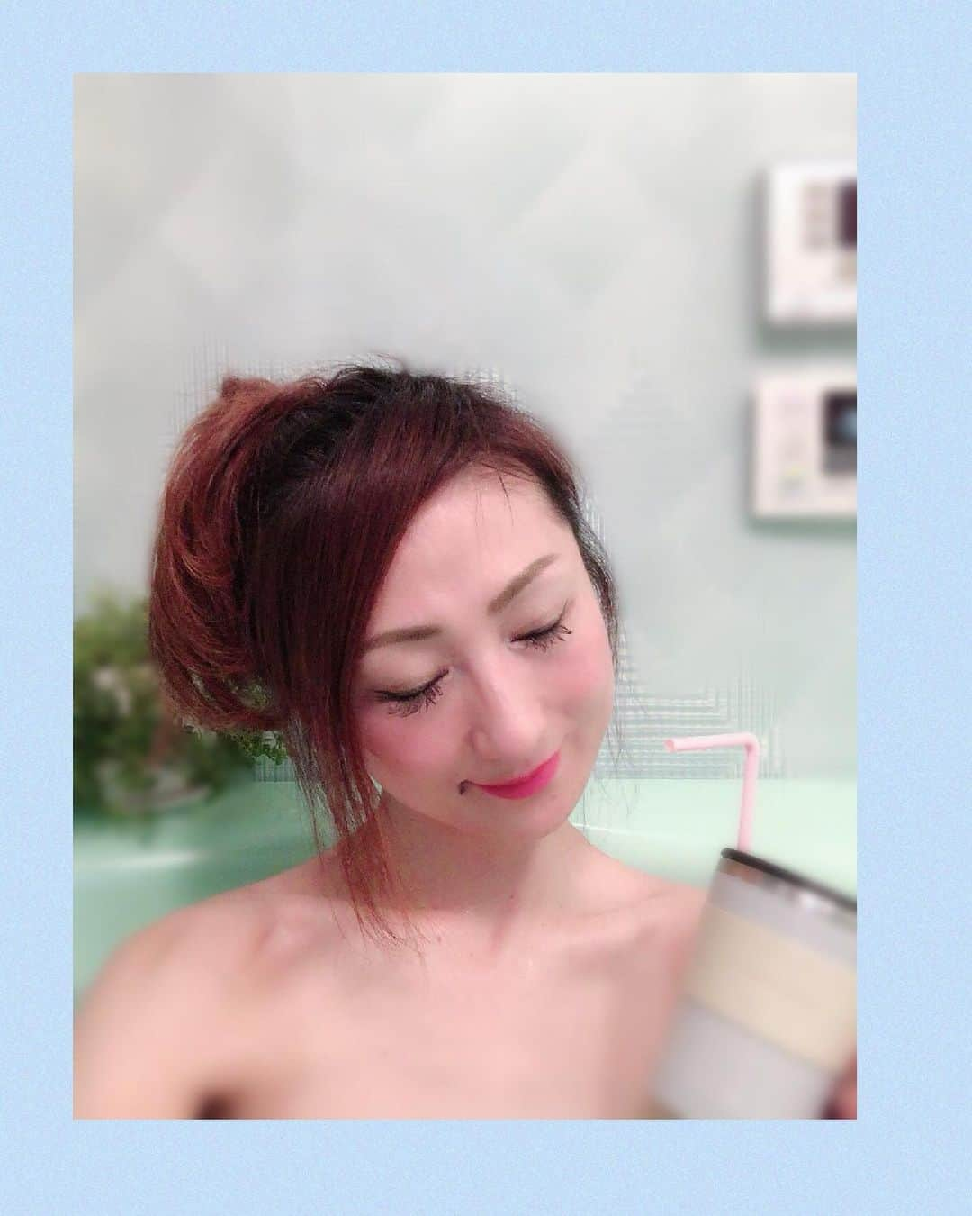 彩耶さんのインスタグラム写真 - (彩耶Instagram)「お気に入りの エステサロン💓 ラヴィアサンテ "La vie a Sante " @tomoko.salon さんで 癒されてきました😌✨ ・ お写真 横に👆➡︎➡︎スワイプしてね❣️ ・ 前回の #遺伝子検査 の結果が出ているということなので、まずは そのお話も含めてカウンセリング〜✨ ・ 遺伝子検査では、DNAの情報を読み取り、ガンなどの病気のリスクや体質などの遺伝的傾向を知ることができるんですよ。 かかりやすい傾向にある病気を未然に防ぐために、生活習慣や環境の改善などに取り組むことができますよね❣️ ・ 私の結果は… ナイショ〜っ🤫🤫 ・ 遺伝子タイプは、キリンさん🦒で キウイちゃん🥝 でした🤗笑💕 ・ ・ ・ いつも 今の私の生活リズムや身体の不調を考え 施術をすすめていって下さいます✨ まずは、マイクロバブル水素バス、そして インディバ〜😌✨ ・ ・ ⭐️マイクロバブル水素バス⭐️ 体内の悪玉活性酸素を除去し、毛穴の奥から浸透してお肌も体内もクリアに〜(๑>◡<๑) 水素水で水分補給しながら身体の芯から温まりました😊 汗がどんどんでてきて、ほんとに気持ちいいんですよ💕 ・ ・ ⭐️インディバ施術⭐️ 高周波の温熱マシーンで効果的に血液やリンパの流れがよくなります。 内臓も活性化されるそうなので、代謝アップ〜❣️ 施術が終わって数時間経っても、身体の芯がポカポカなんですよ❤️ ・ 施術を終えると、今後の体質改善のアドバイスなど丁寧にして下さいます😌💕 ・ セラピストの智子さんはたくさんの資格をお持ちで、男女問わず様々な分野で相談を受けて下さいます。 智子さんは 私の癒し〜😌💓 ・ ご興味ある方は是非一度、お電話して下さいね💕↓ ・ 🌟ラヴィアサンテ "La vie a Sante " 🌟 住所 → 大阪市中央区松屋町3-23 松屋タワー1606号 TEL → 06-4303-5094 ・ ・ #ラヴィアサンテ#エステ#インディバ#バイタルチェック#マイクロバブル水素バス#水素水#大阪 #モデル#model#神戸#kobe#インスタグラム#インスタ#instagram#インフルエンサー#インスタグラマー#私#me#彩耶#フォロー#followme#フォローミー#お洒落さんと繋がりたい#いつかの私#華金#週末」5月10日 20時29分 - 3aya11