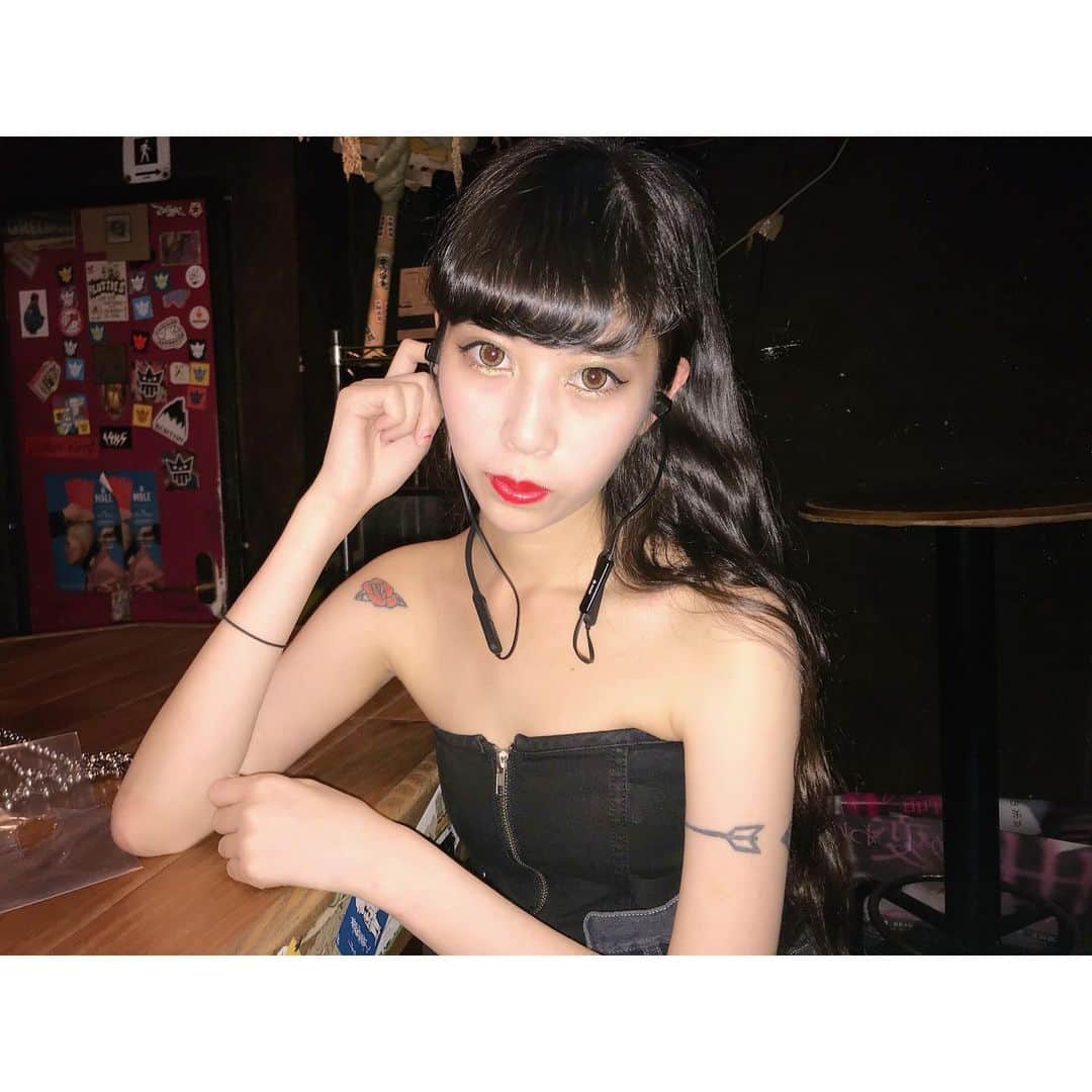 中川ジュリアのインスタグラム：「ずっとイヤホン旧型使ってたからBluetoothすごい @nainjp」