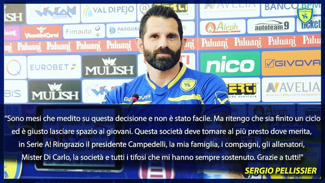 ACキエーヴォ・ヴェローナさんのインスタグラム写真 - (ACキエーヴォ・ヴェローナInstagram)「💛💙3️⃣1️⃣💛💙 #Pellissier #calcio #seriea #campionato #capitano #chievo #chievoverona #forzachievo #conferenza #addioalcalcio #football #life」5月10日 20時30分 - acchievoverona