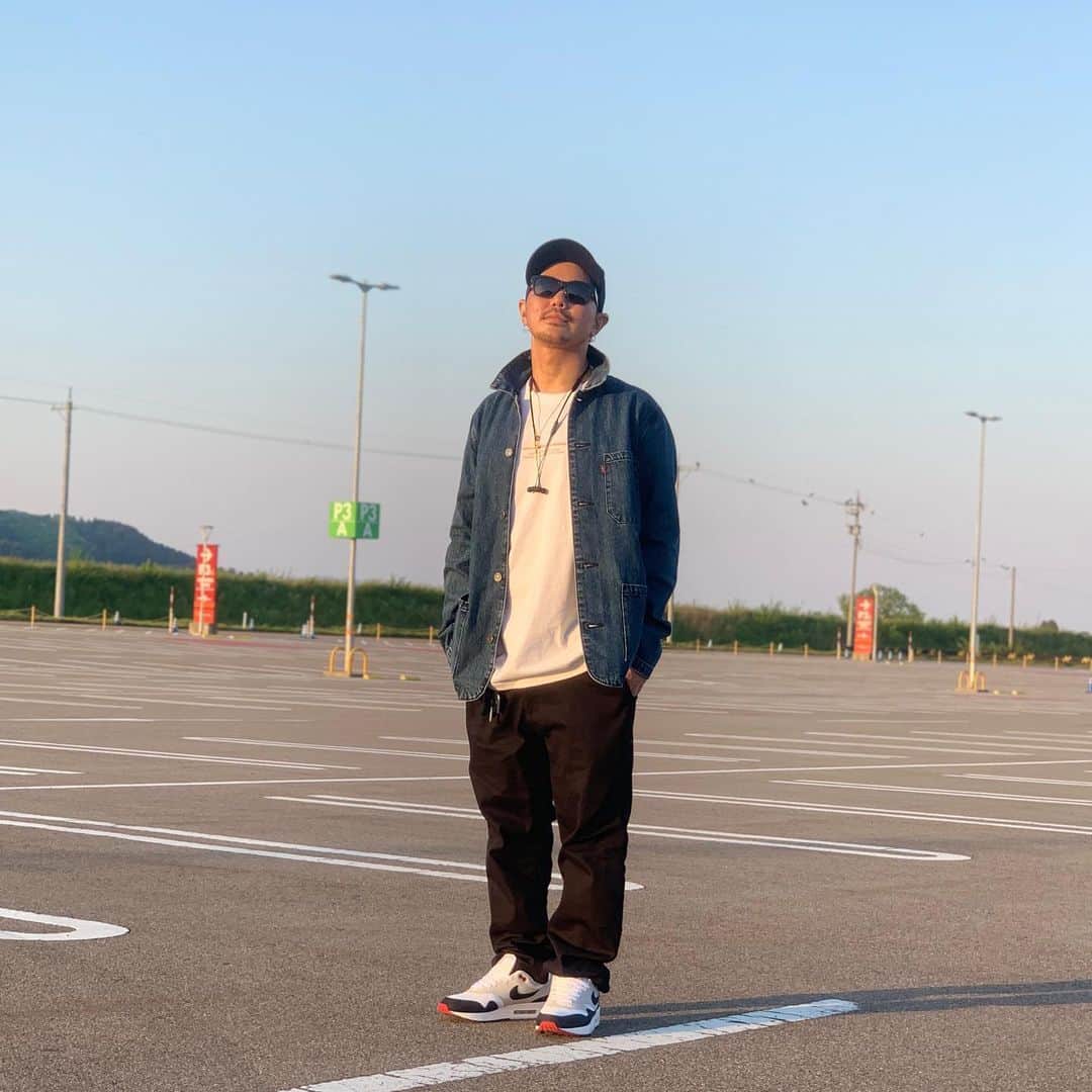 のインスタグラム：「. . . #ジャパスニピックアップ . . どうも僕です🤟 久しぶりに #NIKE #airmax1og を履いたので📸 近々、GW中に撮影したYouTube動画もアップしていきますのでぜひチェックしてください🤟😊 皆さん、明日はトラビス頑張りましょう🔥🔥 服はタグ付けしておきます🏋️‍♂️ . . #ジャパスニ #ジャパスニ女子 #ジャパスニピックアップ #NIKE #ナイキ #ナイキスニーカー #airmax #airmax1 #airmax1anniversary #エアマックス #エアマックス1 #newera #gucci #ambush #FR2 #FR2yanagi #NIKESB #levis #sneaker #kicks #スニーカー #スニーカーコーデ #スニーカー男子 #スニーカー女子」