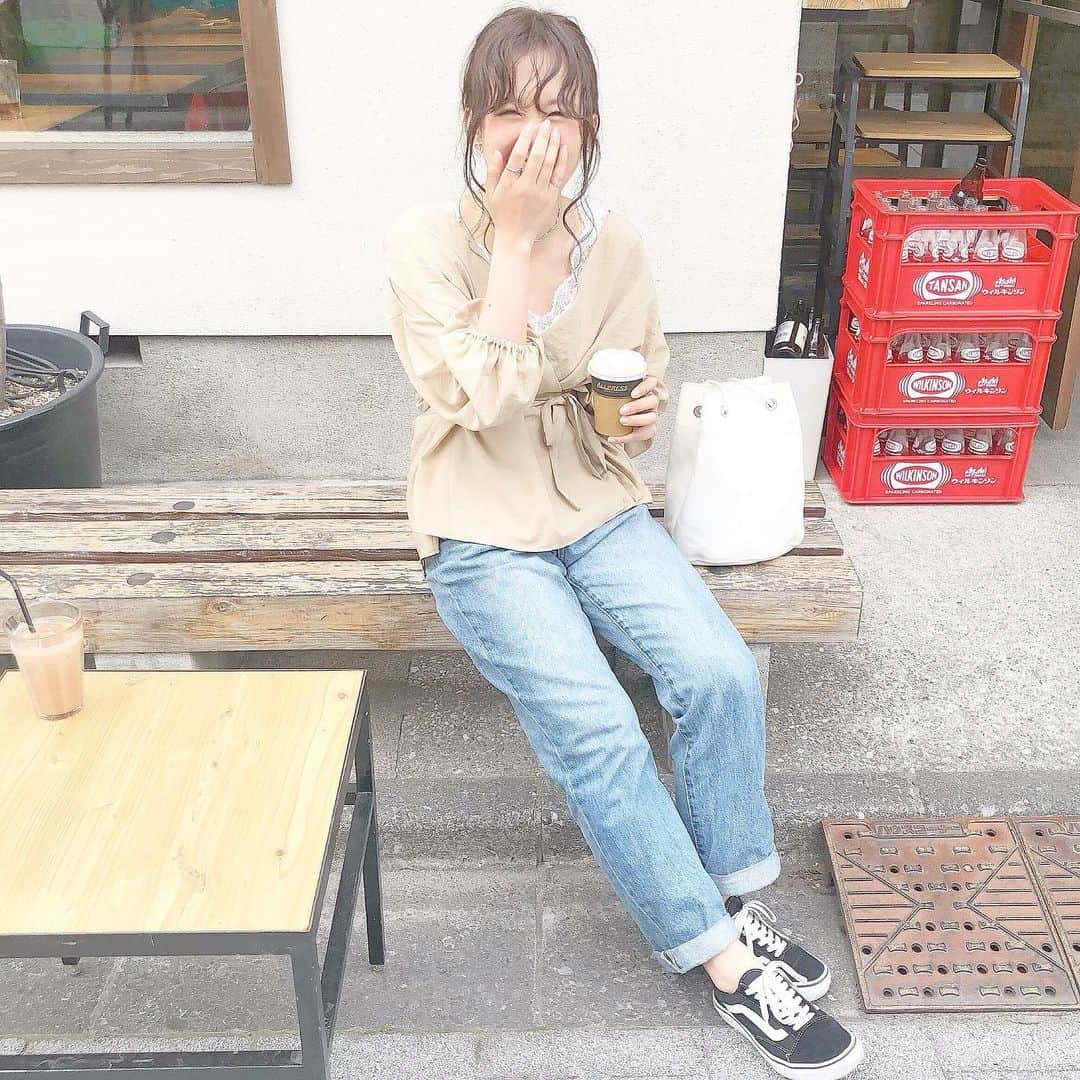 haruさんのインスタグラム写真 - (haruInstagram)「ㅤㅤㅤㅤㅤㅤㅤㅤㅤㅤㅤㅤㅤ ㅤㅤㅤㅤㅤㅤㅤㅤㅤㅤㅤㅤㅤ ㅤㅤㅤㅤㅤㅤㅤㅤㅤㅤㅤㅤㅤ #ootd ㅤㅤㅤㅤㅤㅤㅤㅤㅤㅤㅤㅤㅤ #GU で購入した #カシュクールブラウス (大型店限定)は 一目惚れして即決だったんやけど 内側にボタンついててそれを外したら 羽織としても着れるのです🥺💗💗💗 ㅤㅤㅤㅤㅤㅤㅤㅤㅤㅤㅤㅤㅤ ノースリーブきて開けて着ても絶対可愛い🥰 中のキャミも真ん中にリボンがついてて可愛いのです🥺💕 ㅤㅤㅤㅤㅤㅤㅤㅤㅤㅤㅤㅤㅤ ㅤㅤㅤㅤㅤㅤㅤㅤㅤㅤㅤㅤㅤ お洋服の詳細はWEARみてください🙇‍♀️💕 ㅤㅤㅤㅤㅤㅤㅤㅤㅤㅤㅤㅤㅤ ❤︎ tops : #gu_for_all ❤︎ inner : #oneafteranotherniceclaup ❤︎ pants : #pageboy ㅤㅤㅤㅤㅤㅤㅤㅤㅤㅤㅤㅤㅤ ㅤㅤㅤㅤㅤㅤㅤㅤㅤㅤㅤㅤㅤ 昨日ストーリーに載せたら すごく反応頂いてうれしかったです😭💗 ありがとうございます(  ᵒ̴̶̷᷄௰ᵒ̴̶̷᷅ )✨ ㅤㅤㅤㅤㅤㅤㅤㅤㅤㅤㅤㅤㅤ ヘアスタイルは ベース巻きありで シニヨンしています☺💕 ㅤㅤㅤㅤㅤㅤㅤㅤㅤㅤㅤㅤㅤ 1枚目こんなににやけてるのは #🐻3camera だからです🤭💓 ㅤㅤㅤㅤㅤㅤㅤㅤㅤㅤㅤㅤㅤ #プチプラコーデ#カシュクール#レースキャミ#GUコーデ #harucd ㅤㅤㅤㅤㅤㅤㅤㅤㅤㅤㅤㅤㅤ」5月10日 20時41分 - __haru3