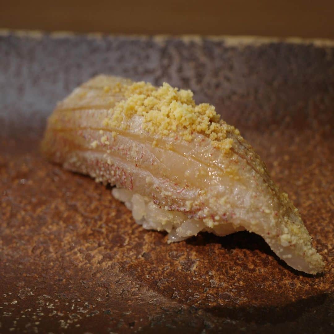 松嶋初音さんのインスタグラム写真 - (松嶋初音Instagram)「たくさん食べてたくさん飲んでいます。 いつの日かの鮨。  #寿司 #鮨 #すし #sushi #japanesefood #四ツ谷 #yotsuya #すし匠」5月10日 12時07分 - hatsunex