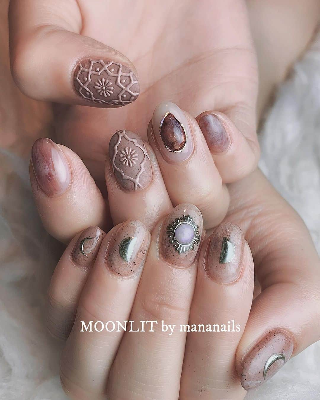 mananailsさんのインスタグラム写真 - (mananailsInstagram)「sand × moroccan  このデザインが今期1番人気🌙 ㅤ ☾120min design」5月10日 12時01分 - mananails