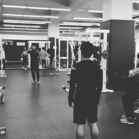 上田綺世のインスタグラム：「Let's try!! 挑戦して見てください！  #jumpman」