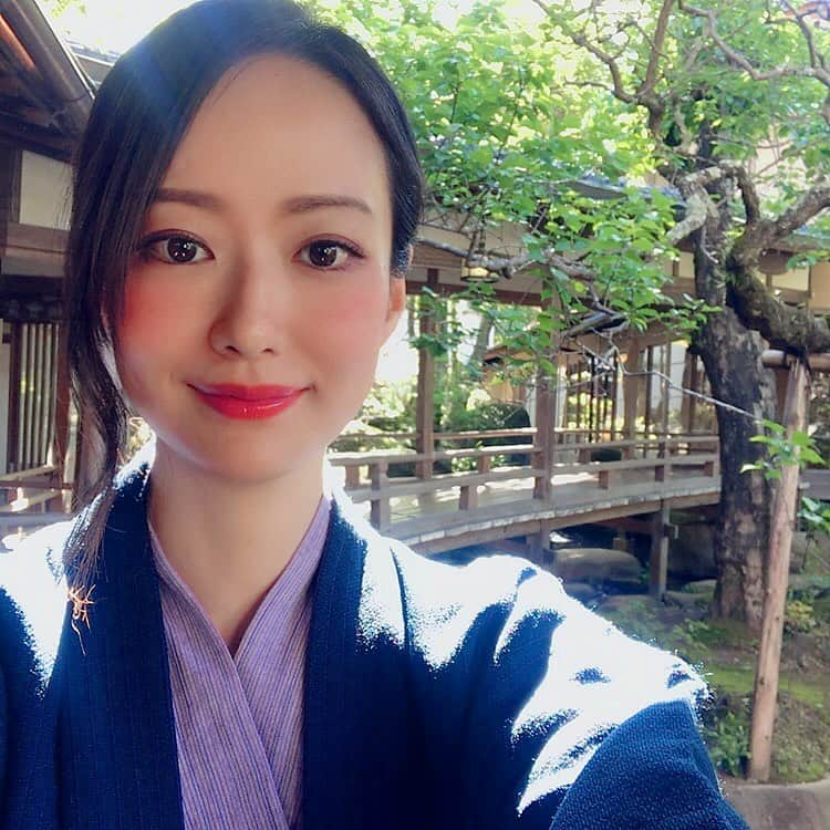 吉山りささんのインスタグラム写真 - (吉山りさInstagram)「撮影の合間にパチリ🌳🍃 #静岡 #旅館 #登録文化財 #文化財 #新井旅館 #浴衣 #yukata #👘 #着物 #kimono #伊豆 #修善寺温泉 #アルカリ性単純温泉 #美肌 #温泉女子 #一人旅 #instafashion #instapic #instalike #美人の湯 #温泉ソムリエ #me #risa #instamodel #フリーモデル #ロケーションフォト #写真 温泉 バスタオル #写真集 だしたいなぁ♨️ #photography」5月10日 12時03分 - oreorerisa