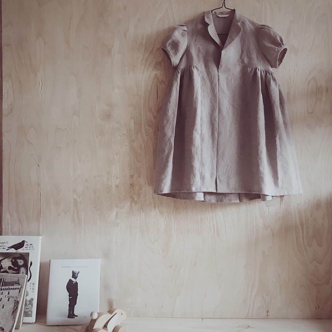 Yuiのインスタグラム：「. laleもなんとか完成致しました。 小さなレディにお召しになって頂けますように🌷 . #helium_m #こころに寄り添う子ども服」