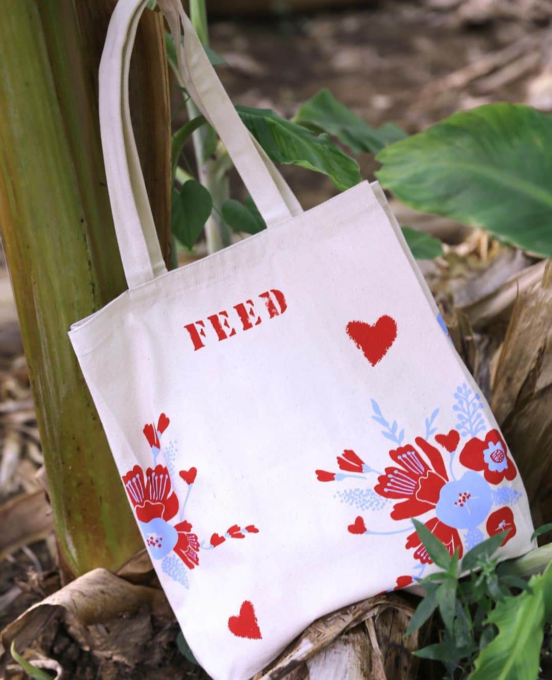 CLARINSさんのインスタグラム写真 - (CLARINSInstagram)「Need a restock on your Double Serum? Right now, when you shop it at @macys, you’ll get our exclusive @feed tote AND feed 10 school meals to children in need. Link in bio for more info! #BeautyfromtheHeart」5月10日 12時09分 - clarinsusa