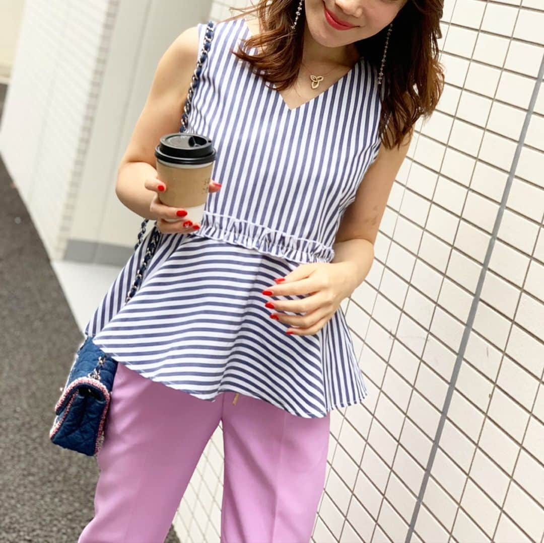 吉田美紀さんのインスタグラム写真 - (吉田美紀Instagram)「・ 夏日の到来♡ ノースリーブも活躍する季節に… ・ 5/13発売のブラウス♡ 爽やかで可愛いです！ ・ blouse→#lialapg pants→#lialapg shoes→#unitedarrows  bag→#chanel ・ #coordinate #outfit #ootd #look #style #fashion #wardrobe #instafashion #instagood #ママコーデ #ママコーディネート #ママファッション #コーディネート #ファッション #ファッションコーデ」5月10日 12時25分 - miki__yoshida