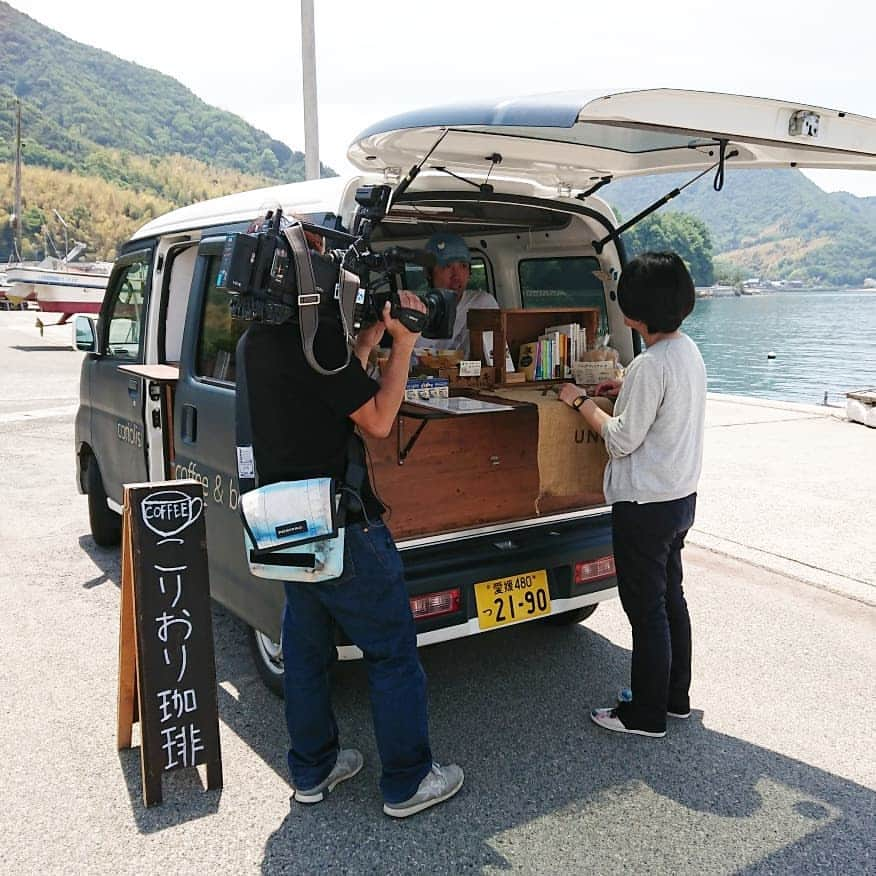 滝香織さんのインスタグラム写真 - (滝香織Instagram)「久しぶりの#こりおり珈琲 #来島海峡大橋 をバックに絵になる～✨ 美味しい#珈琲 いただきました😆  あいテレビ #6ch 6月1日(土)正午～ しまなみ海道20周年記念番組放送🎵  #キッチンカー #しまなみ海道 #大島 #しまなみ海道20周年 #海 #コーヒー #カフェ #愛媛グルメ #今治 #instagood #あいテレビ #アナウンサー」5月10日 12時25分 - kaorin_taki