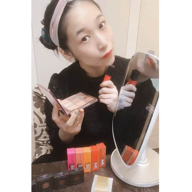 世手子さんのインスタグラム写真 - (世手子Instagram)「Korean cosmetics CELEFIT using HiMirrorMini(^-^)v The snack is umeboshi GODAIAN（^人^） I hope everyone can live well everyday(*ﾟ∀ﾟ*) Goood comments thanks( ◠‿◠ ) @himirror_jp #ビューティーテック #HiMirrorMini 使って韓国コスメ(*ﾟ▽ﾟ*) @celefit_official  #CELEFIT 使ったよ(((o(*ﾟ▽ﾟ*)o)))♡ マットカラーなリップにキラキラシャドウにチークも素敵（＾＿＾）☆ おやつに #五代庵 @godaian 梅干し食べたよ(=´∀｀) 今日も一日がんばるぞー！(*´꒳`*) #御中元 #ギフト #godaian_fan #셀레피트 #熙琳菲儿  #眼影试色 #眼影控 #眼影盒 #眼影 #眼影粉  #아이섀도우 #아이섀도우팔레트 #아이섀도우추천 #아이섀도우덕후 #아이섀도우더블 #celefiteyeshadow #eyeshadowtutorial #eyeshadowlooks #eyeshadowlover #eyeshadowswatches #monipla #eyeshadowbase #goldeyeshadow」5月10日 12時41分 - rojide