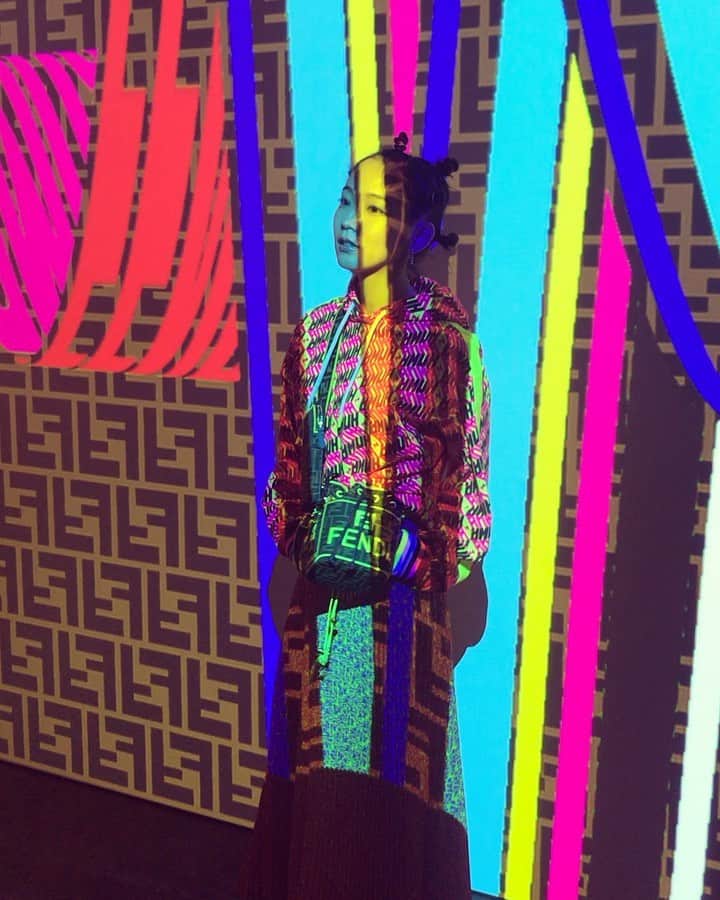 吉岡里帆（マネージャー）のインスタグラム：「🌈 FENDI SELLERIA ROMA/AMOR . 昨夜はFENDIさんのイベントにご招待いただきました♡ファビュラス！ りほぽのスタイリングもいつもより攻めてます⚡️ （…めちゃかわいくないですか？） . #FendiRomAmor #fisforfendi . #いつかの吉岡さん」