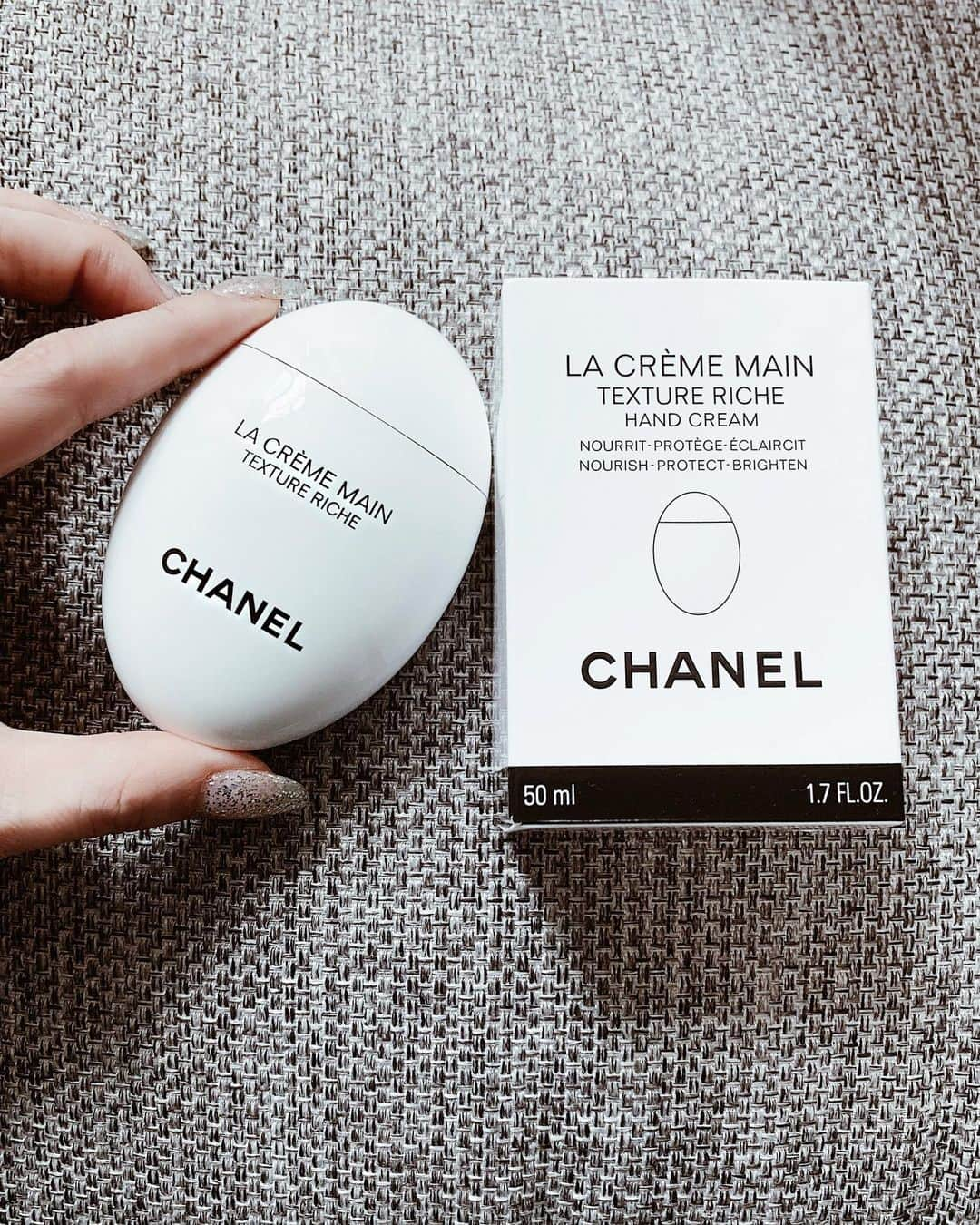 山崎みどりさんのインスタグラム写真 - (山崎みどりInstagram)「最近愛用してる @chanel.beauty のハンドクリーム❤︎﻿ ﻿ ﻿ ────────────────────────── #chanel #chanelmakeup #chanelbeauty #handcream #egg #🥚#シャネル #シャネルハンドクリーム」5月10日 13時10分 - midori_yamasaki_