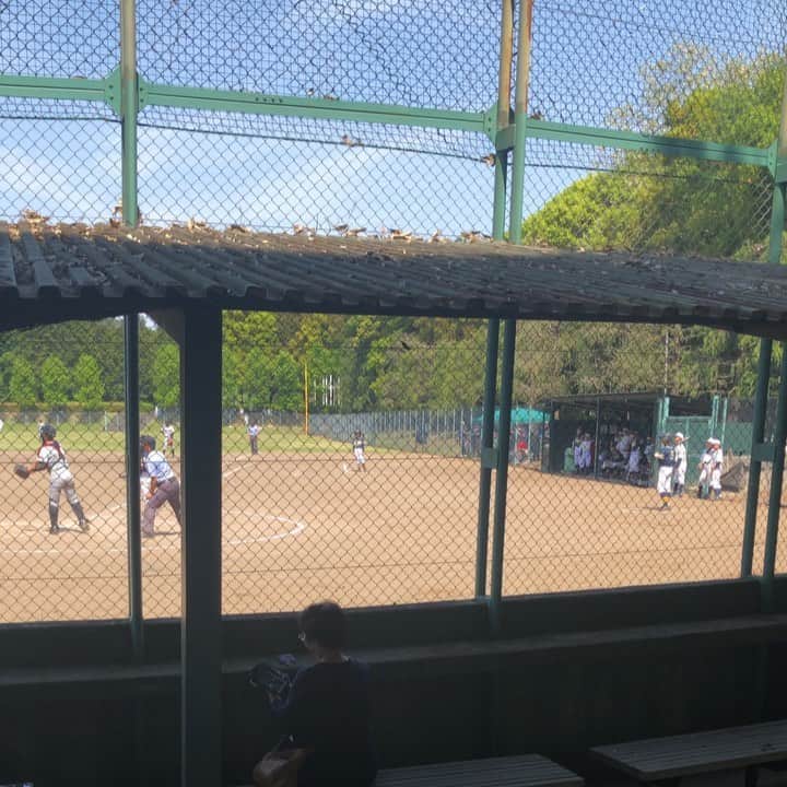 西岡剛のインスタグラム：「中学野球でも選手達のご両親が一生懸命応援していました。 この応援歌テンション上がる😆  #栃木ゴールデンブレーブス #西岡剛 #中学野球」
