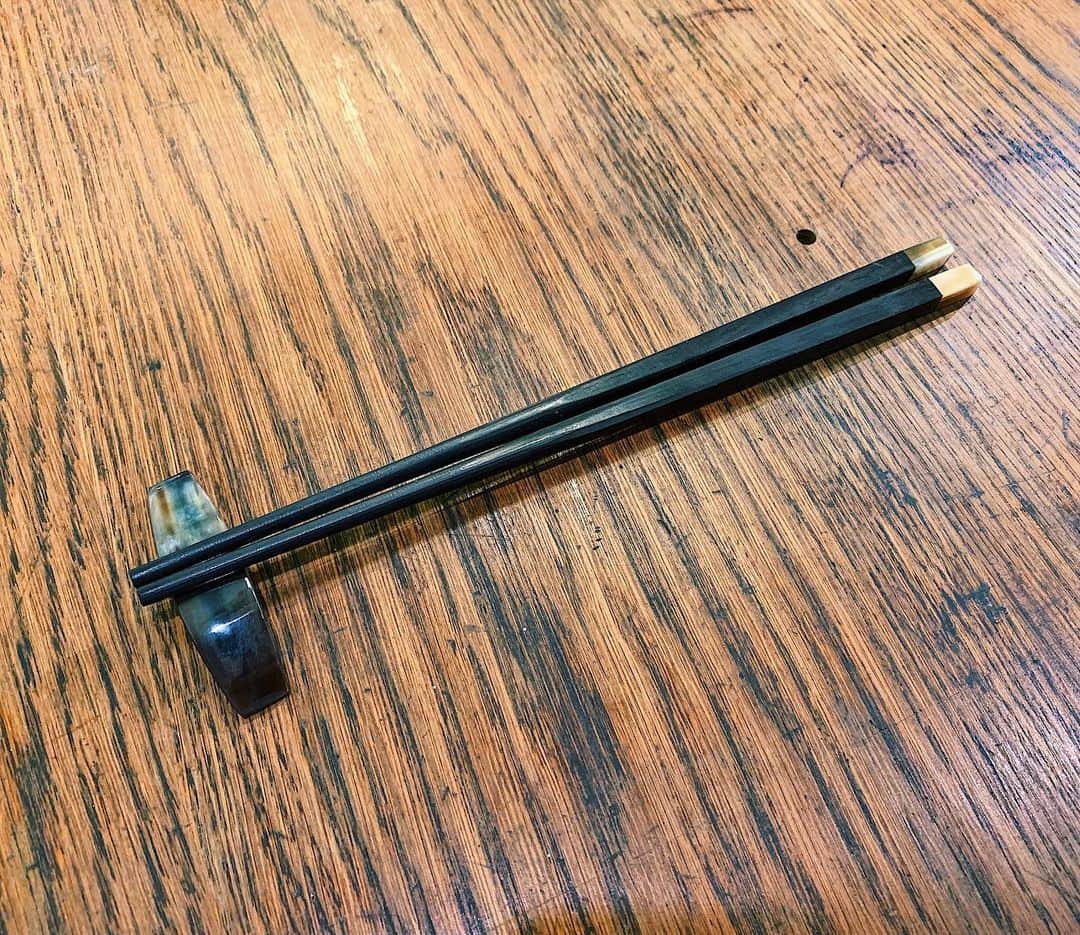 のインスタグラム：「先日ご紹介しましたウィーンのHartmannから入荷したアイテムの数々。ウィーンのクラフトマンシップが現れたバッファローホーンの趣のある品々は大切な方への贈り物にピッタリです。  #hartmann @hartmann.wien  #buffalohorn  #gift #store @globespecs_official  #tokyo #opticalstore」