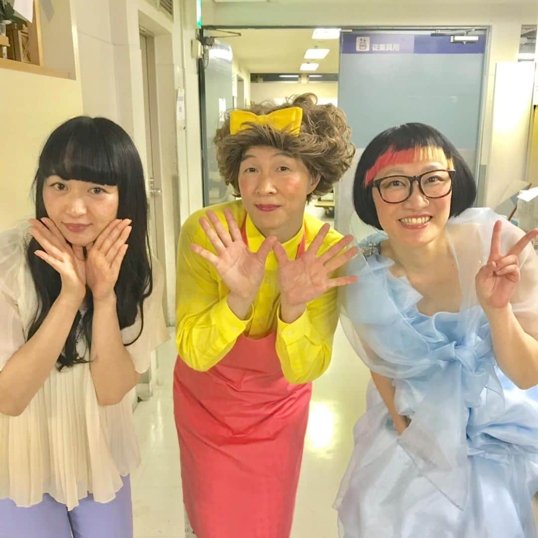 松浦志穂のインスタグラム：「アキさん主催のJoy！Joy！エンタメ新喜劇ナイトに出させていただきました🎉台本のない新喜劇には何度か出させていただいてますがこちらは初めてでした💁‍♀️ ・ 約100分もの公演時間の間、一度もお客様のテンション下がることなくずーーーーっと熱かった🔥心から笑おう楽しもうとしている方しかいない空間は最強でした🥇🥇🥇 ・ #水玉れっぷう隊アキ  #スパイク #吉本坂46  の #A-NON さんも一緒でした☺️ #昨日もあのんさんちょっと静かにして下さい☺️って #20回は言った #会えばいつもハグ #熱い人🥺」