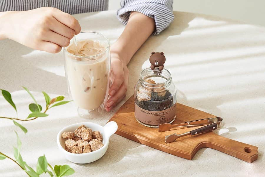 LINE FRIENDSさんのインスタグラム写真 - (LINE FRIENDSInstagram)「. Plating of the month brought to you by Cafe, Jinjungsung X LINE FRIENDS  Enjoy the afternoon  seeped into your milk tea. . <Store info.> LINE FRIENDS Stores in Itaewon, Garosu-gil, Hongdae Cafe, Jinjungsung direct stores  #CafeJinjungsung #MILKTEA #CAFE  #BROWN #CONY #FRIENDSPLATING #LINEFRIENDS」5月10日 14時00分 - linefriends