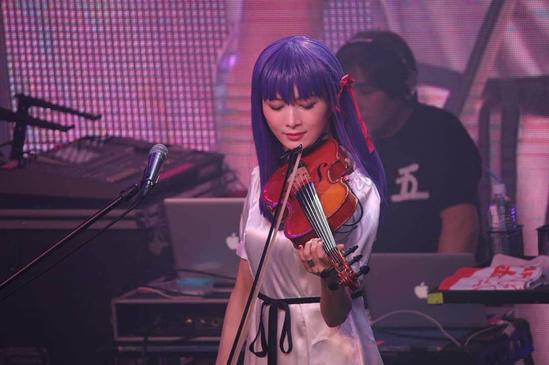 AYASAさんのインスタグラム写真 - (AYASAInstagram)「🎻🎸🎹🥁 アニソンカバーナイトVol.5 初東名阪ツアーfinal @東京白金高輪SELENE ～1公演目～ ・ 初アニソンカバーナイトツアーのツアーfinal✨✨ 大好きなアニソンたちと共にツアーを回ることができた喜びと、ツアーが終わってしまう寂しさが入り交じっておりました(´•̥ω•̥`)ﾉｼ . でもでも勿論ライブはとても楽しかったです💕 ライブでは初披露の曲もあったり😍 ペンライトも沢山使っていただいてありがとうございました💡✨ . 今回のアンコールは桜たん💜 『I beg you』のDメロはほんとにやばい...(´•̥ω•̥`)🌸✨ #間桐桜 #fateheavensfeel #fatestaynight #必死の早替え ・ ・ #アニソンカバーナイト #ayasachannel #ayasa #白金高輪seleneb2 #初東名阪ツアー #ツアーファイナル #最幸の時間 #ありがとうございました #平成の終わり そして#令和の始まり」5月10日 14時14分 - ayasa_doya