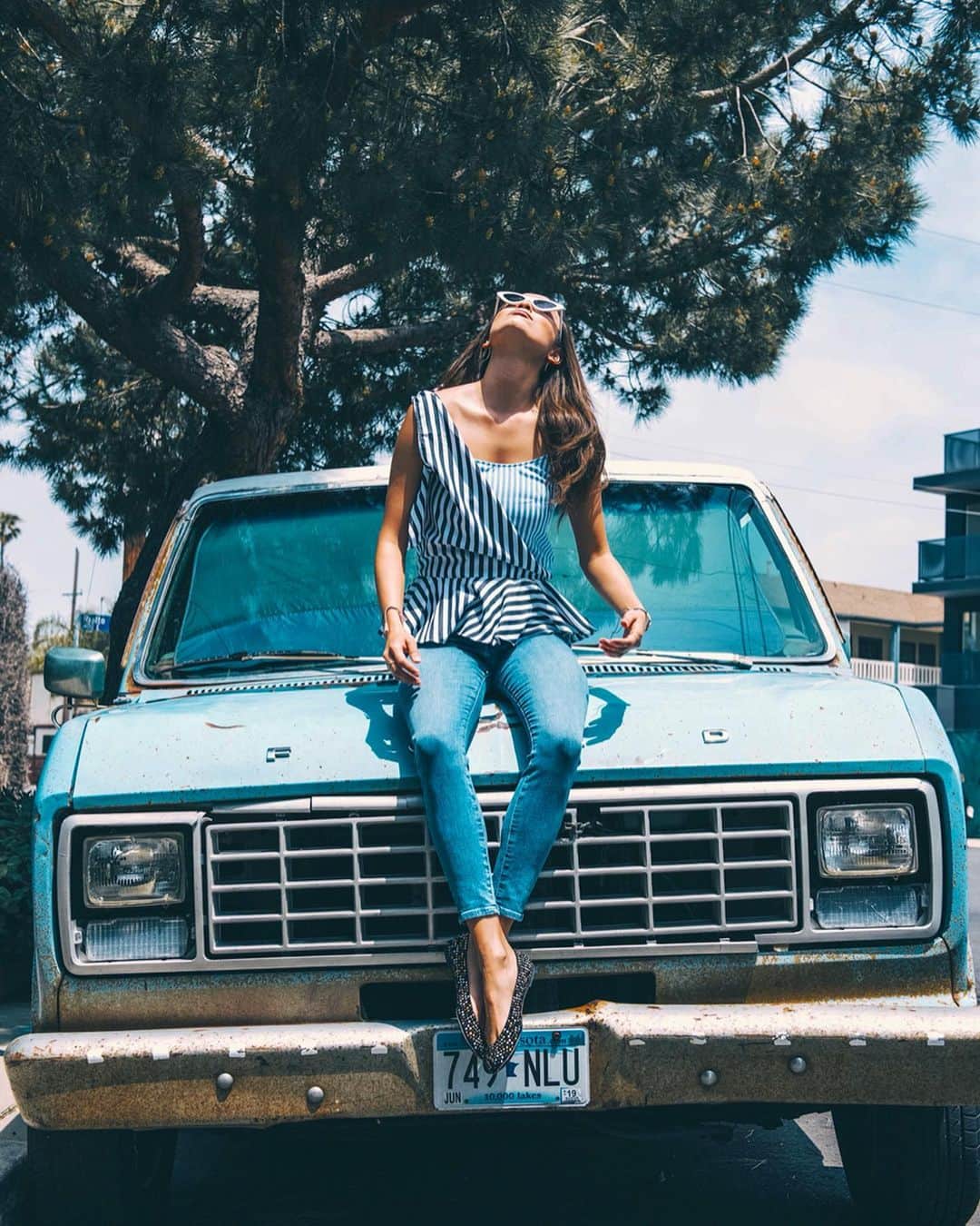 のインスタグラム：「““Feeling Hight 🍃& Feeling Good”💕 ・ この可愛いトップスは大好きな 濱口シスターズがノスタルジアと コラボしたものです❣️ ・ シンプルにデニムと 合わせても可愛い💕 ・ @nostalgia_jp @sayo345char @onechama ・ ・ #santamonicapier#merrygoround #santamonica#losangeles#sunnyday #nostalgiajp#ノスタルジア#ノスジョ #濱口シスターズ」