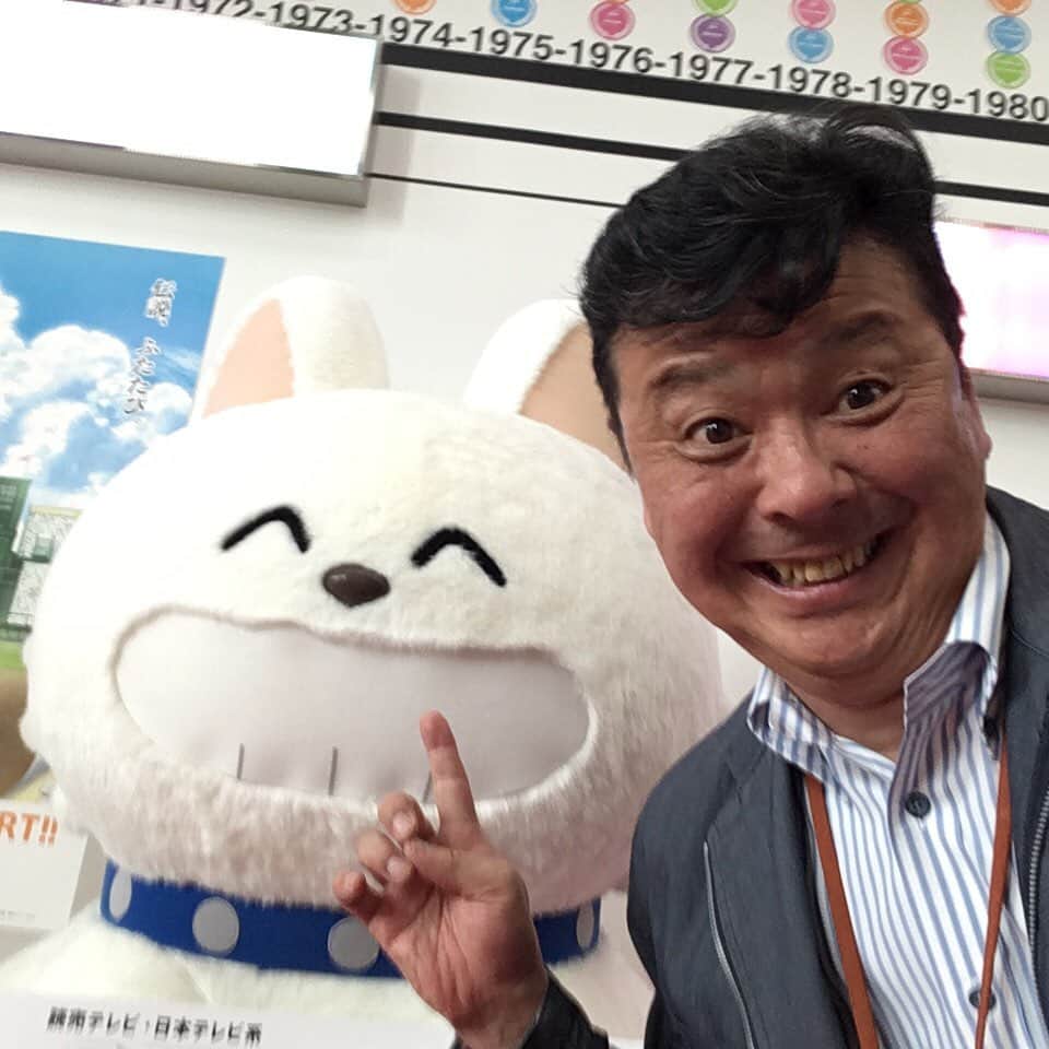 牧野誠三さんのインスタグラム写真 - (牧野誠三Instagram)「ytvお馴染みのアニメ！「MIX」は毎週土曜日夕方5:30〜 ytvの一階に犬！登場！タッチでも人気の「パンチ」！ 真似できない笑顔です！結構、ファンです。 そして、毎週、土曜日、夕方は、名探偵コナンの蘭ちゃんがコナンに！ オブジェが一階にありまーす！ 皆さま、ytvのアニメ、見てみてください！ #ytvアナウンサー  #ytv  #牧野 #MIX #パンチ #名探偵コナン #アニメ」5月10日 14時43分 - makino_seizo_freeter