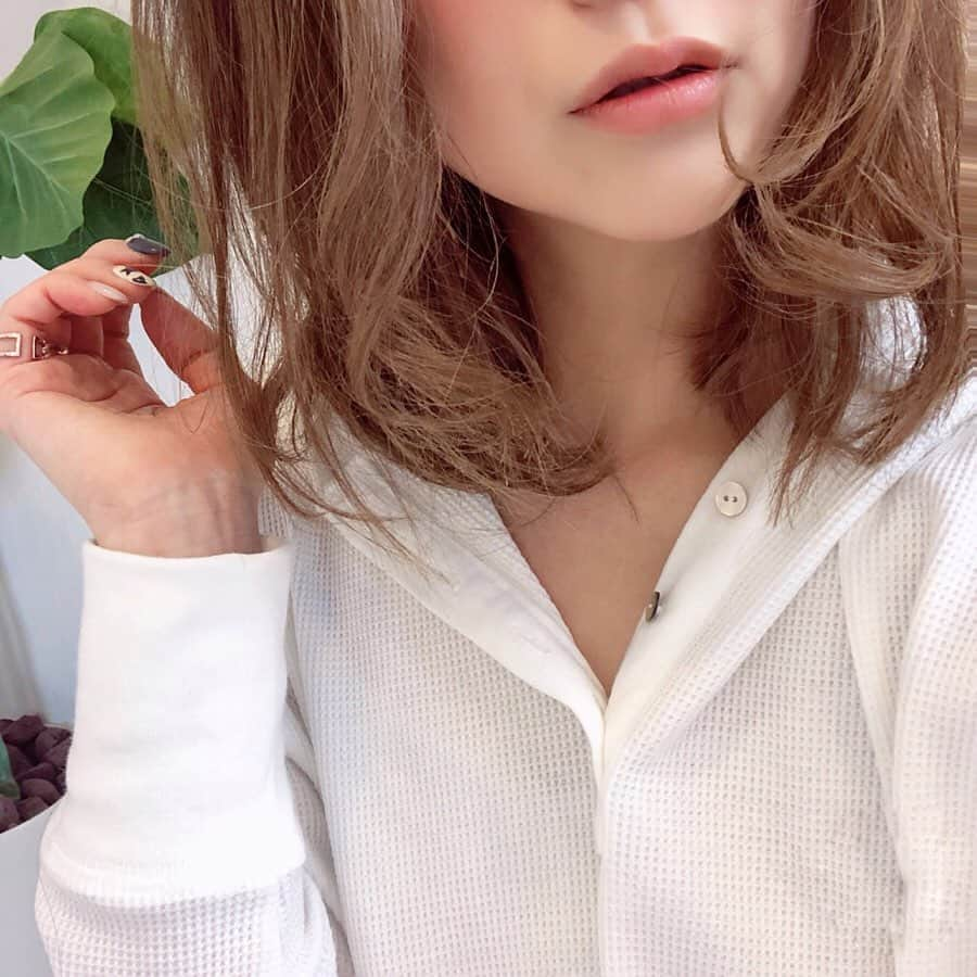 ❁coco❁さんのインスタグラム写真 - (❁coco❁Instagram)「先日ヘアアレンジのhowto どっちが見たい？という アンケートで 同じく人気だった こちらのヘアアレンジ♡  最近あまりしなくなった ふわっとボブアレンジ リーゼの3Ｄ CURLUP FORM 使ったら簡単にふわふわに♡ 女の子らしくアレンジしたい気分、 春っぽくて いい感じ！ アレンジの仕方は動画を見てね☺️ ・ ・ #リーゼ  #ヘアスタイリング #ヘアスタイル #ヘアカタログ #ヘアアレンジ #髪チャレ #ボブヘアアレンジ #ボブアレンジ  #ボブヘアー #ショートボブ #髪型 #イメチェン #ヘアカラー #ヘアアレンジ動画 #ヘアメイク #ゆるふわ #ゆるふわボブ #写真好きな人と繋がりたい #美容好きな人と繋がりたい #ポニーテール #こなれ感 #こなれヘア #抜け感ヘア  #リーゼ_広告」5月10日 14時37分 - rococo39