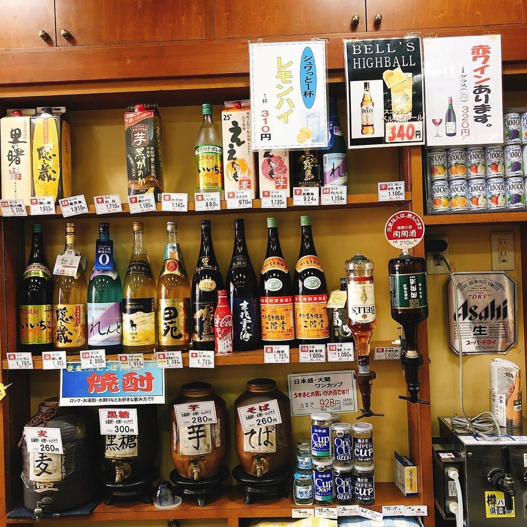 柳下毅一郎のインスタグラム：「いい感じの角打ち＠田辺商店」