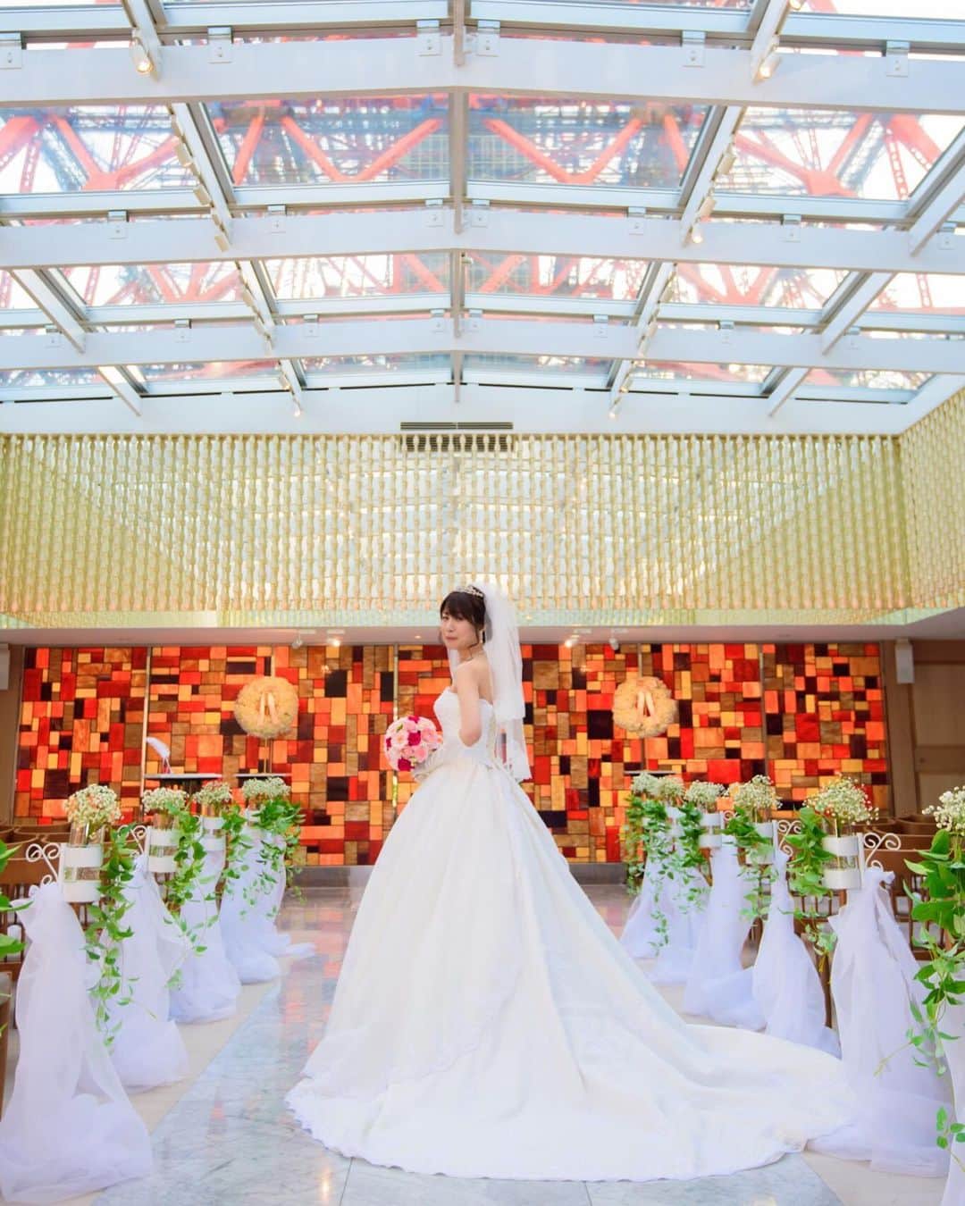 東京タワーの麓の結婚式さんのインスタグラム写真 - (東京タワーの麓の結婚式Instagram)「🗼♡ ウェディングドレスには ローマ時代からの長い歴史があり、 現在の日本でも欠かせないものになっています👗💕 . 女性にとって一生に一度のウェディングドレス✨ . 運命の1着を探すお手伝いを致します♡ 素敵なご結婚式を一緒につくりましょう♪♪ 衣装➡︎(@foursis_official ) . 詳細は➡︎(@theplaceoftokyo)まで♡ . #theplaceoftokyo #ザプレイスオブトウキョウ #プレイスオブトウキョウ #東京タワー #東京タワー🗼 #東京タワーで結婚式 #東京タワーが好き #インスタジェニック婚 #tokyotower #wedding #ウェディング #プレ花嫁 #卒花嫁 #2019年春婚 #2019夏婚 #2019秋婚 #2019冬婚 #結婚式準備 #結婚式場探し #式場探し #東京花嫁 #関東プレ花嫁 #日本中のプレ花嫁さんと繋がりたい #イルミネーション #東京タワー見える #東京タワーの真下 #ウェディングドレス」5月10日 14時59分 - theplaceoftokyo
