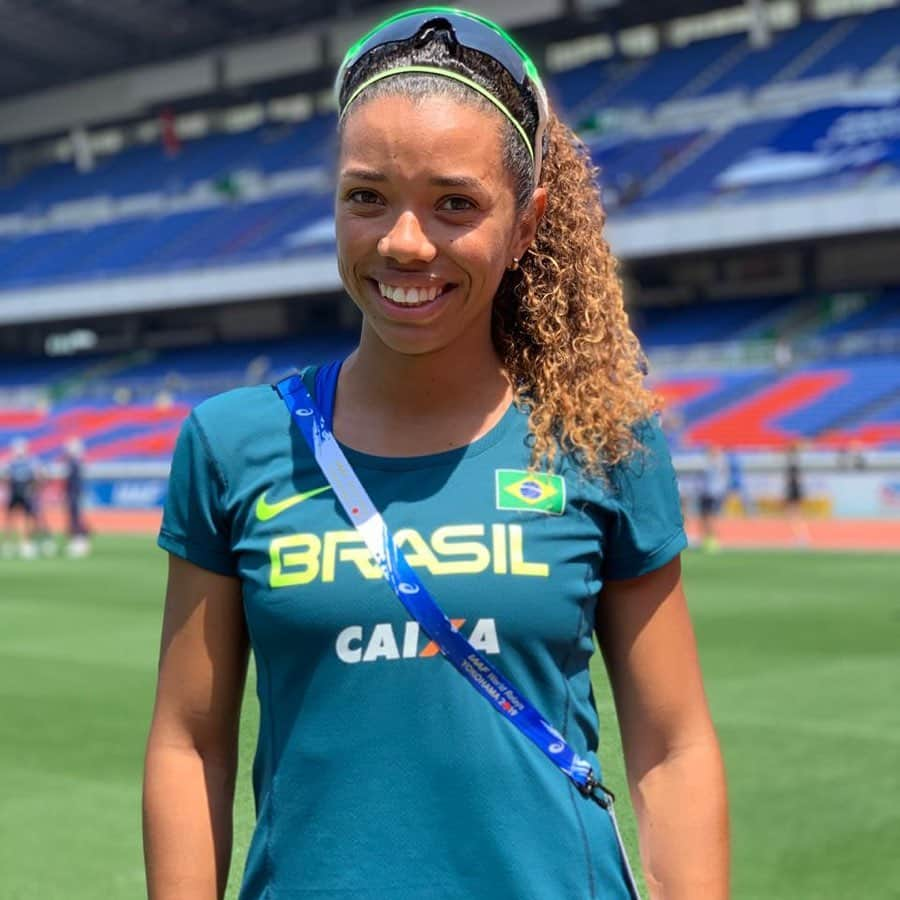 Andressa FIDELISのインスタグラム：「•Eu paro e olho para todo o meu caminho, carrego o orgulho em mim. Trago comigo a certeza de que vencer é possível.🙏🏼🤞🏽 #deusnocomando  #vaibrasil🇧🇷 #mundialrevezamento  #cbat  #japão🇯🇵」