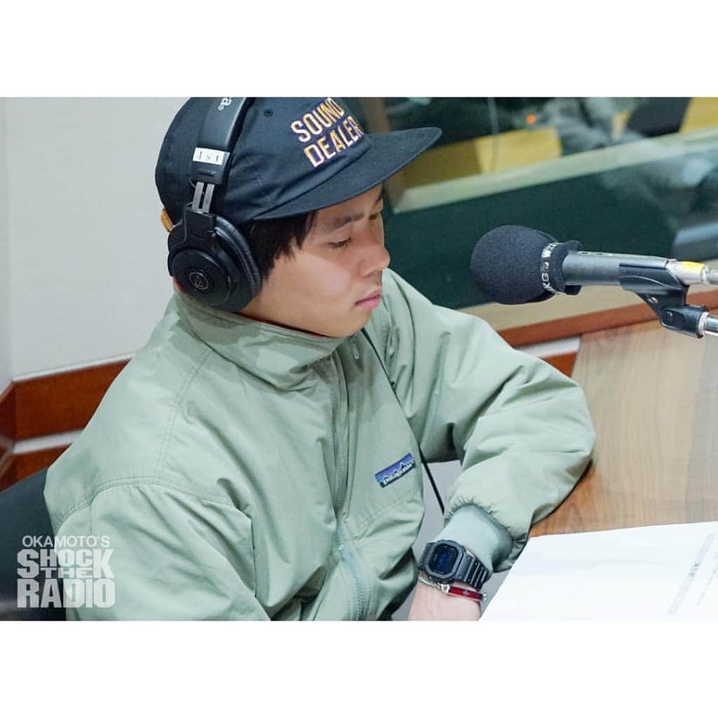 OKAMOTO’Sさんのインスタグラム写真 - (OKAMOTO’SInstagram)「【SHOCK THE RADIO 5/10】 今週のOKAMOTO’S SHOCK THE RADIOは、YOUR SONG IS GOODのサイトウ“JxJx”ジュンさんが登場です。 3月にリリースされた20周年記念盤『Sessions』。初期の代表曲から最新曲までを今の編成で一発録りをしたということで、その制作の裏側を語っていただきます…！ さらに後半は「未来に残したい逸品」をテーマに、サイトウ“JxJx”ジュンさんの音楽活動に欠かせない物を紹介してもらいます。 お楽しみに。  #okamotos #オカモトショウ #オカモトレイジ#YOURSONGISGOOD #JxJx #sessions #未来に残したい逸品  #g_shock #radio #shocktheradio #tokyofm」5月10日 15時25分 - okamotos_official