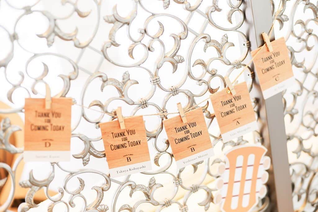 ザ･リーヴス プレミアムテラスさんのインスタグラム写真 - (ザ･リーヴス プレミアムテラスInstagram)「ゲスト皆様にお席をお知らせする エスコートカード🕊  結婚式のテーマに合わせたデザインで ウェルカムスペースに飾り付けしていただきます💓  自分のお名前を探す楽しさもある アイテムの1つです(^^) .  #群馬 #高崎 #前橋 #ザリーヴスプレミアムテラス #2019春婚 #2019夏婚 #結婚式場 #結婚式 #群馬県結婚式場 #インスタ映え #フォトジェニック#smile #dearswedding #wedding #ウエディング #プレ花嫁 #結婚式準備 #日本中のプレ花嫁さんと繋がりたい#ウエディングレポ #式場見学 #挙式 #ウエディングドレス#エスコートカード」5月10日 15時25分 - the_leaves_premium_terrace