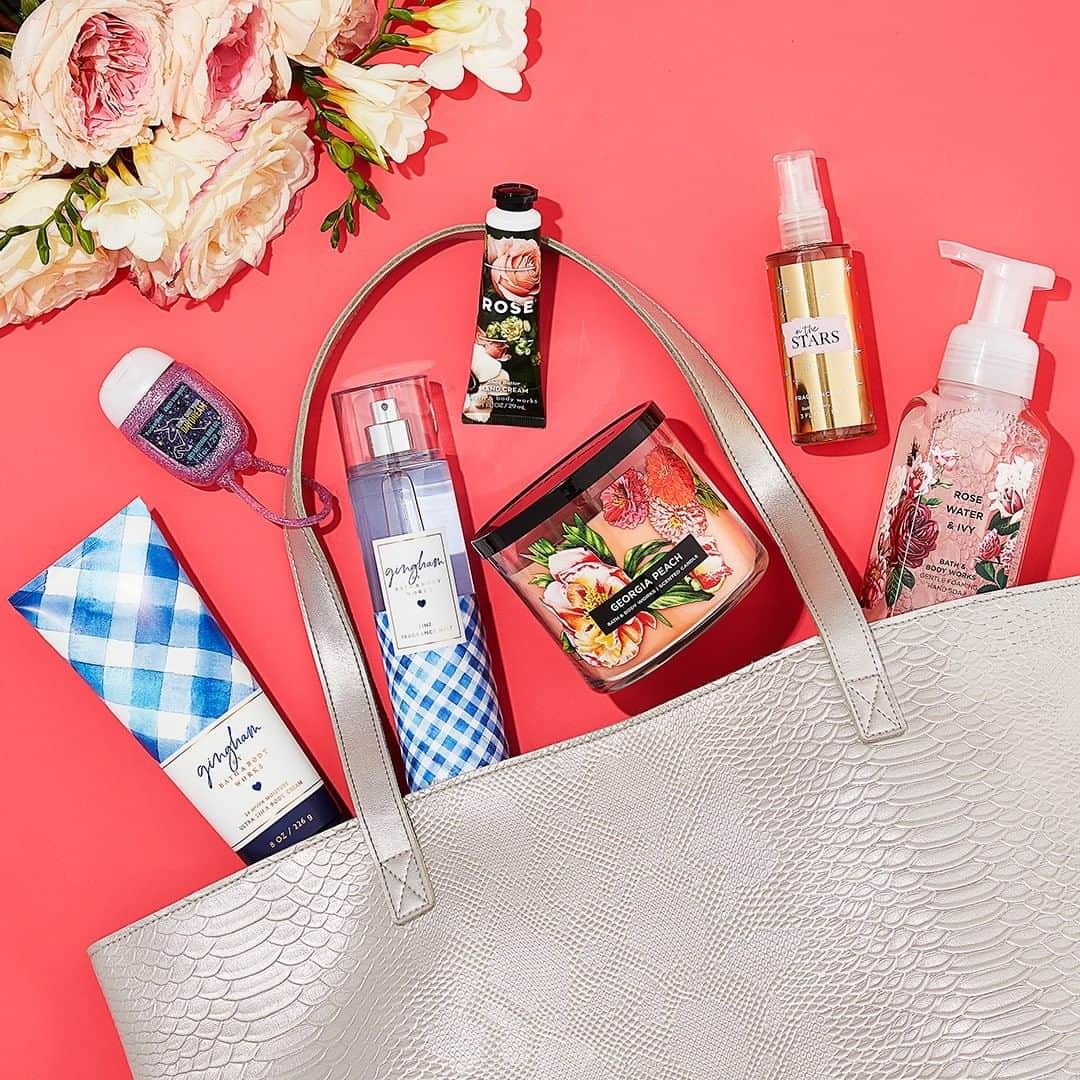 Bath & Body Worksさんのインスタグラム写真 - (Bath & Body WorksInstagram)「IN STORES ONLY❗️ It's Tote time! ALL of this is yours for $30 with any $30 purchase (over $117 value!) Leave a 🎁 if you're giving yours to Mom or a 🙋 if you're keeping it all for yourself!」5月10日 21時00分 - bathandbodyworks