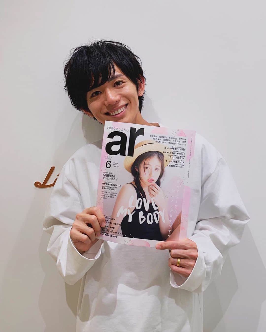 片山良平さんのインスタグラム写真 - (片山良平Instagram)「ar6月号に掲載されてます🤙 めっちゃ可愛いボブ✂️ ヘアスタイルも2号連続で人気ランキング入り😊 ありがとうございます🙏 これはいつになっても嬉しいんだよな〜😆 この時の撮影👉👉👉こんな感じww #ar #ボブ#ヘアカット#ミニボブ #イメチェン#ショートヘア  #裏テーマ#猫#loness」5月10日 20時57分 - ryohei_katayama