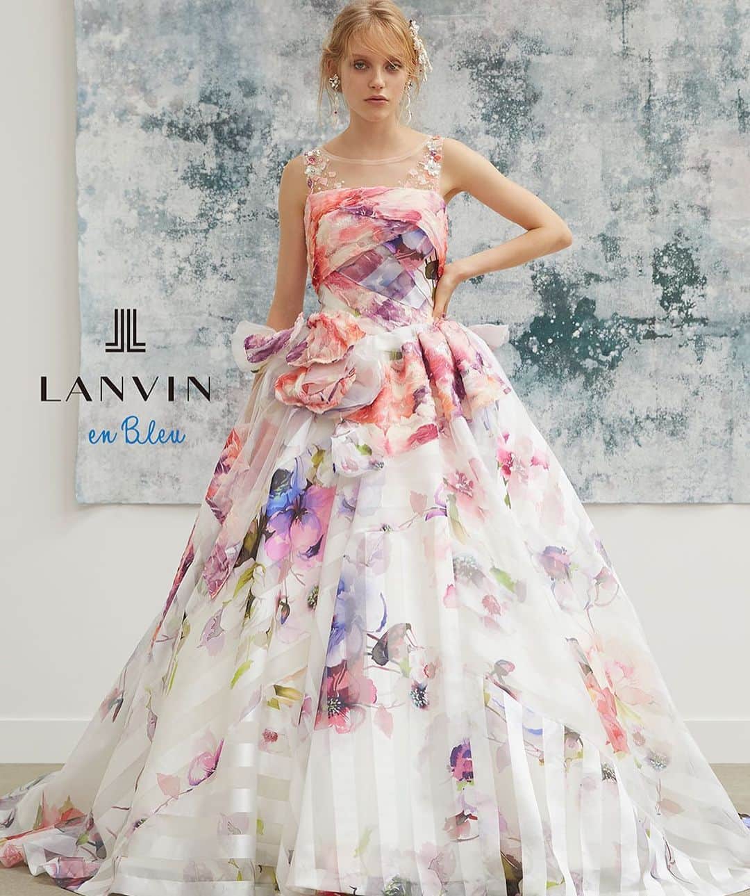 fino_wedding【フィーノ公式】さんのインスタグラム写真 - (fino_wedding【フィーノ公式】Instagram)「LB-32707 #ランバンオンブルー  カラフルなプリント素材を特殊な技法でカットし、生地としてドレスにあしらったランバンワールドの魅せるドレス。 大人っぽさを取り入れたカシュクールな流れと優しい色合いが融合した素敵なドレスです。 取り外し可能なジレはストラップ仕様に小花を散りばめ、女性らいしディティールを表現しています。 幅広のバイアス加工したチュールと花柄プリントがとても上品にコラボしたランバン・オン・ブルーのカラードレスです。  @fino_wedding  #カラードレス #大人花嫁 #静岡花嫁 #結婚式コーデ #ドレどれ #プレプレ花嫁 #愛知花嫁 #lanvin #花柄 #ドレス選び #カラードレス迷子 #wedding #weddingdress #weddingparty #オシャレさんと繋がりたい #ウェディングドレス #ヘッドドレス #アクセサリー #オフショルダー #ベアトップ #ボレロ #レンタルドレス #インポート #セルドレス #ホテルウェディング #ゲストハウス #ガーデンウェディング」5月10日 15時45分 - fino_wedding