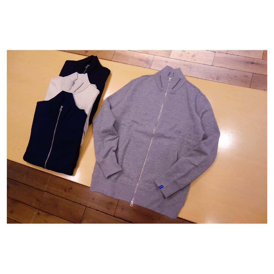 ループウィラーさんのインスタグラム写真 - (ループウィラーInstagram)「*** LW79 ナロージャケット 入荷です。 . 長らく完売となっておりました、LWライト吊り裏毛を使用して製作された、ナロージャケットが入荷致しました。 . 羽織りものが重宝する季節、オフィスでも使えるナロージャケットは是非オススメです。 . カラーはグレーメランジ、マリン、オートミール、ブラックの4色展開。 販売価格は¥18,000(税抜)です。 . #ループウィラー #吊り編み #スウェット #定番 #日本製 #ループウィラー大阪 #lw大阪 #和歌山 #大阪 #南船場 #時尚 #옷스타그램 #오사카  #loopwheeler #tsuriami #sweat #sweatshirts #madeinjapan #lwosaka #japan #wakayama #osaka #minamisenba #wear #fashion」5月10日 15時40分 - loopwheelerosaka