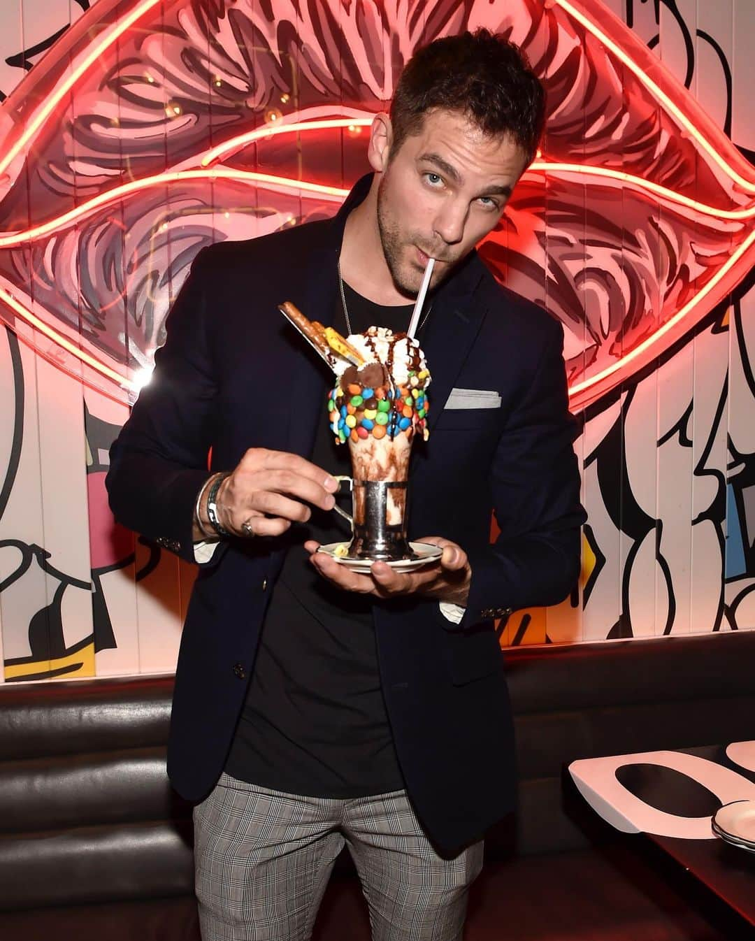 Just Jaredさんのインスタグラム写真 - (Just JaredInstagram)「@brantdaugherty looks so handsome celebrating his Bachelor Party with friends in Vegas! #BrantDaugherty Photos: Getty」5月10日 15時43分 - justjared