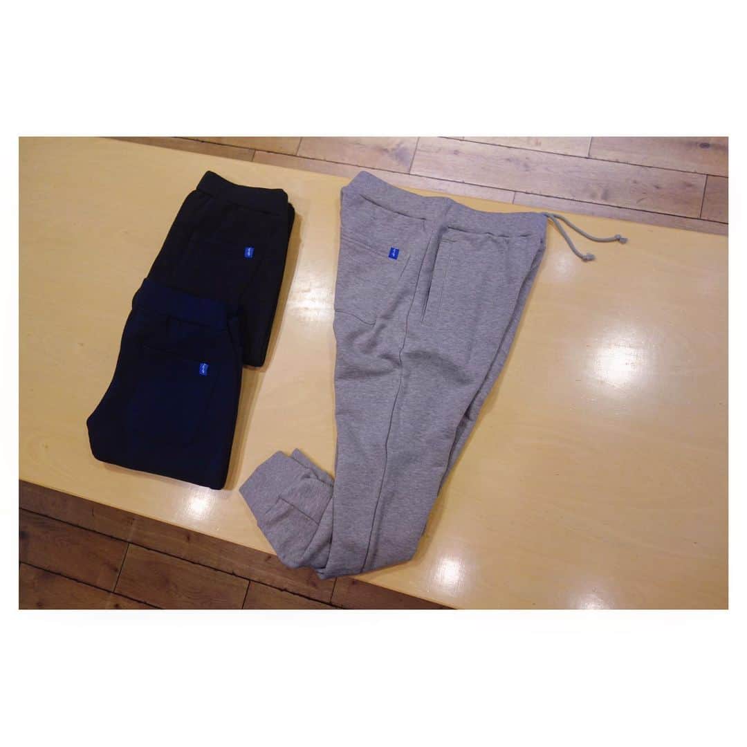 ループウィラーさんのインスタグラム写真 - (ループウィラーInstagram)「*** LW265 リブパンツ 入荷です。 . サイズ、カラーによって欠けておりました、LWライト吊り裏毛を使用して製作されたリブパンツが、本日入荷致しました。 . 細身でスッキリとしたシルエットになりますので、街履きにもピッタリのパンツです！ . カラーはグレーメランジ、マリン、ブラックの3色展開。 販売価格は¥18,000(税抜)です！ . #ループウィラー #吊り編み #スウェット #定番 #日本製 #ループウィラー大阪 #lw大阪 #和歌山 #大阪 #南船場 #時尚 #옷스타그램 #오사카  #loopwheeler #tsuriami #sweat #sweatshirts #madeinjapan #lwosaka #japan #wakayama #osaka #minamisenba #wear #fashion」5月10日 15時47分 - loopwheelerosaka