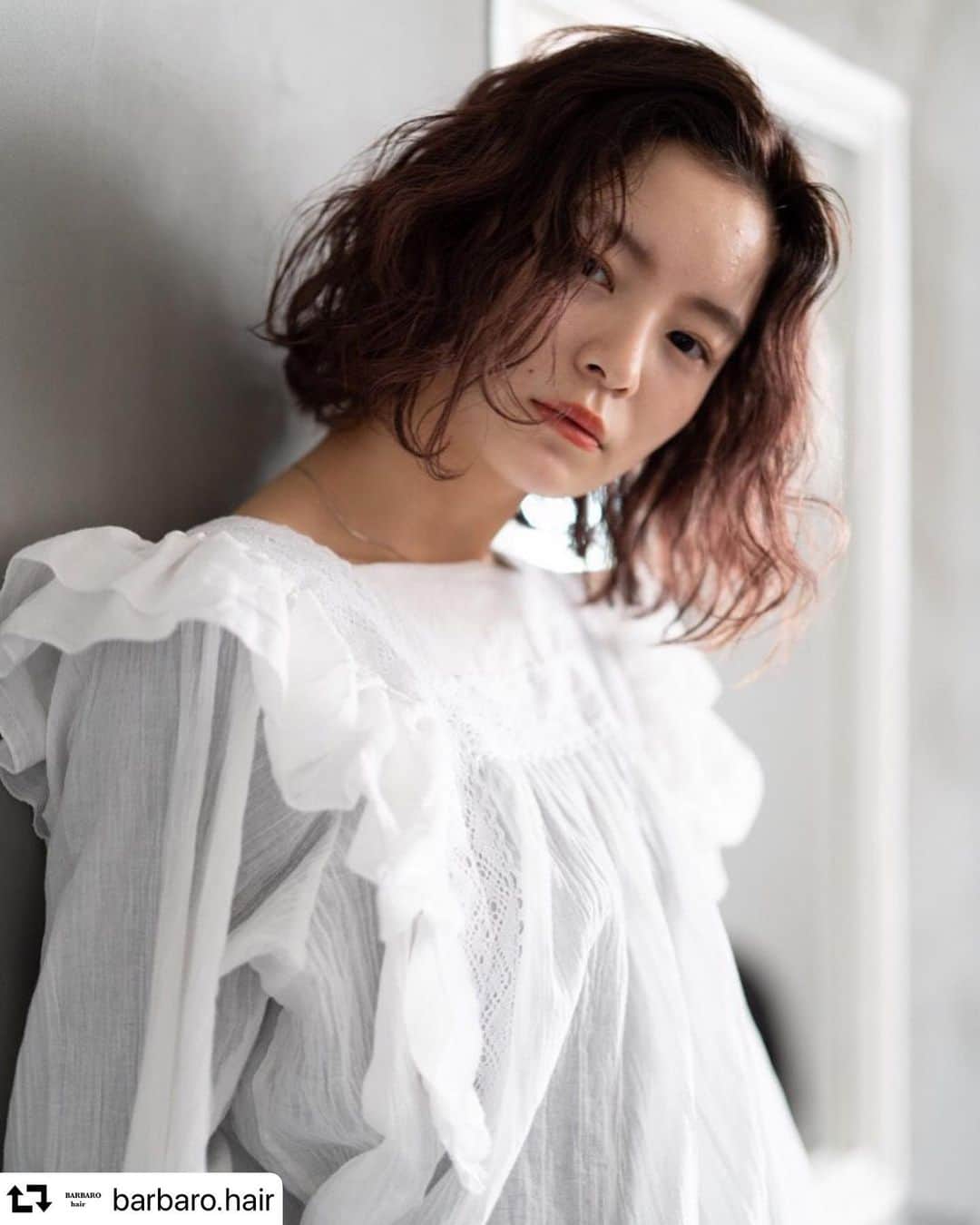 THROW 【スロウ】さんのインスタグラム写真 - (THROW 【スロウ】Instagram)「#repost @barbaro.hair ・・・ #BARBARO HAIR#広島#横川#美容室#駅前#バス停前#パーマ#カラー#ブリーチ#スロウカラー#トリートメント#ショートヘア#ミディアム#ロングヘア#ボブ#ヘアセット」5月10日 15時56分 - throwcolor