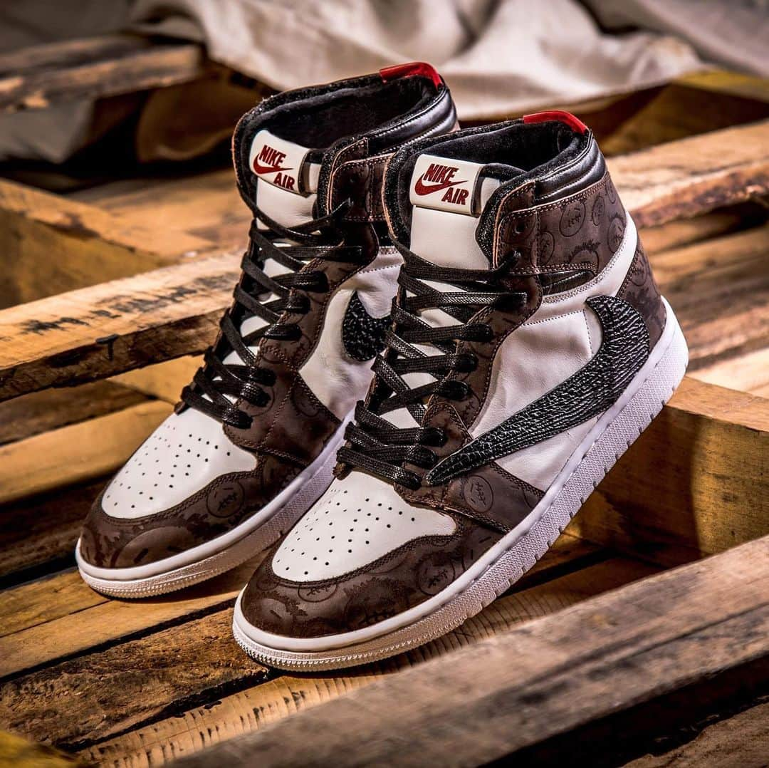 HYPEBEASTさんのインスタグラム写真 - (HYPEBEASTInstagram)「@hypebeastkicks: @bespoke_ind has unveiled premium reworks of @travisscott‘s collaborative Air Jordan 1 “Cactus Jack” sneaker. The @nike Air Jordan 1 and SB Dunk silhouettes have been crafted from kangaroo and calf leather in the same colorway, and also feature grey nurse shark skin Swooshes and Smiley face decals. The pack will be available in limited quantities starting May 12 at 9:00PM EDT over at BespokeIND’s online store. Photo: @sneakerfreakermag / @damoonz」5月10日 15時59分 - hypebeast