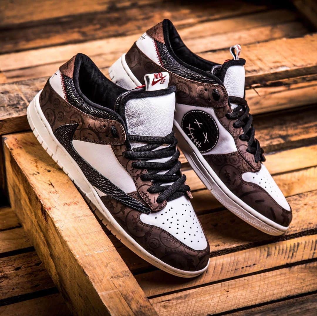 HYPEBEASTさんのインスタグラム写真 - (HYPEBEASTInstagram)「@hypebeastkicks: @bespoke_ind has unveiled premium reworks of @travisscott‘s collaborative Air Jordan 1 “Cactus Jack” sneaker. The @nike Air Jordan 1 and SB Dunk silhouettes have been crafted from kangaroo and calf leather in the same colorway, and also feature grey nurse shark skin Swooshes and Smiley face decals. The pack will be available in limited quantities starting May 12 at 9:00PM EDT over at BespokeIND’s online store. Photo: @sneakerfreakermag / @damoonz」5月10日 15時59分 - hypebeast