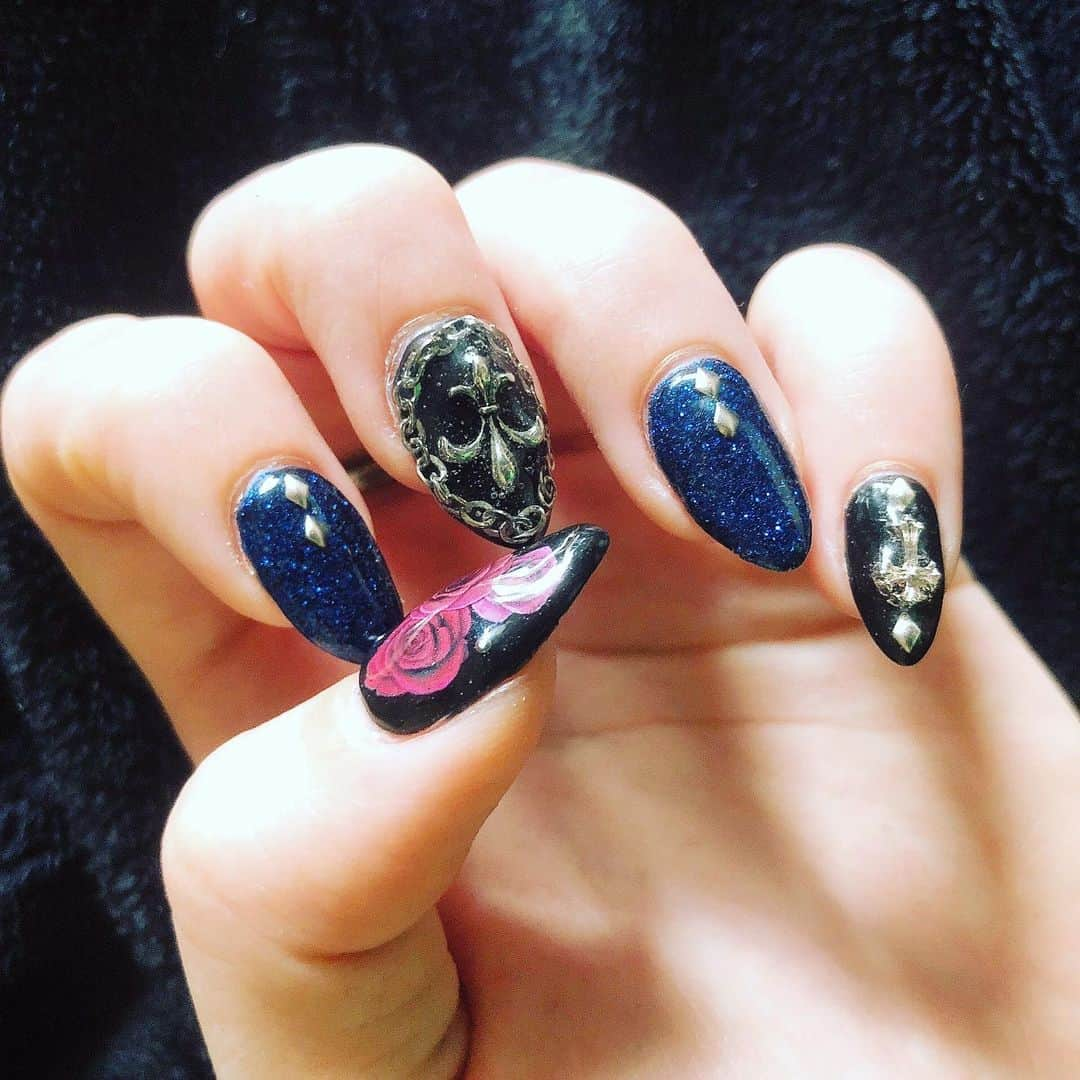 ジャスミンゆまさんのインスタグラム写真 - (ジャスミンゆまInstagram)「♡♡♡ · · · おかわいいこと  #newnail #ラメネイル」5月10日 16時10分 - yjw.chos