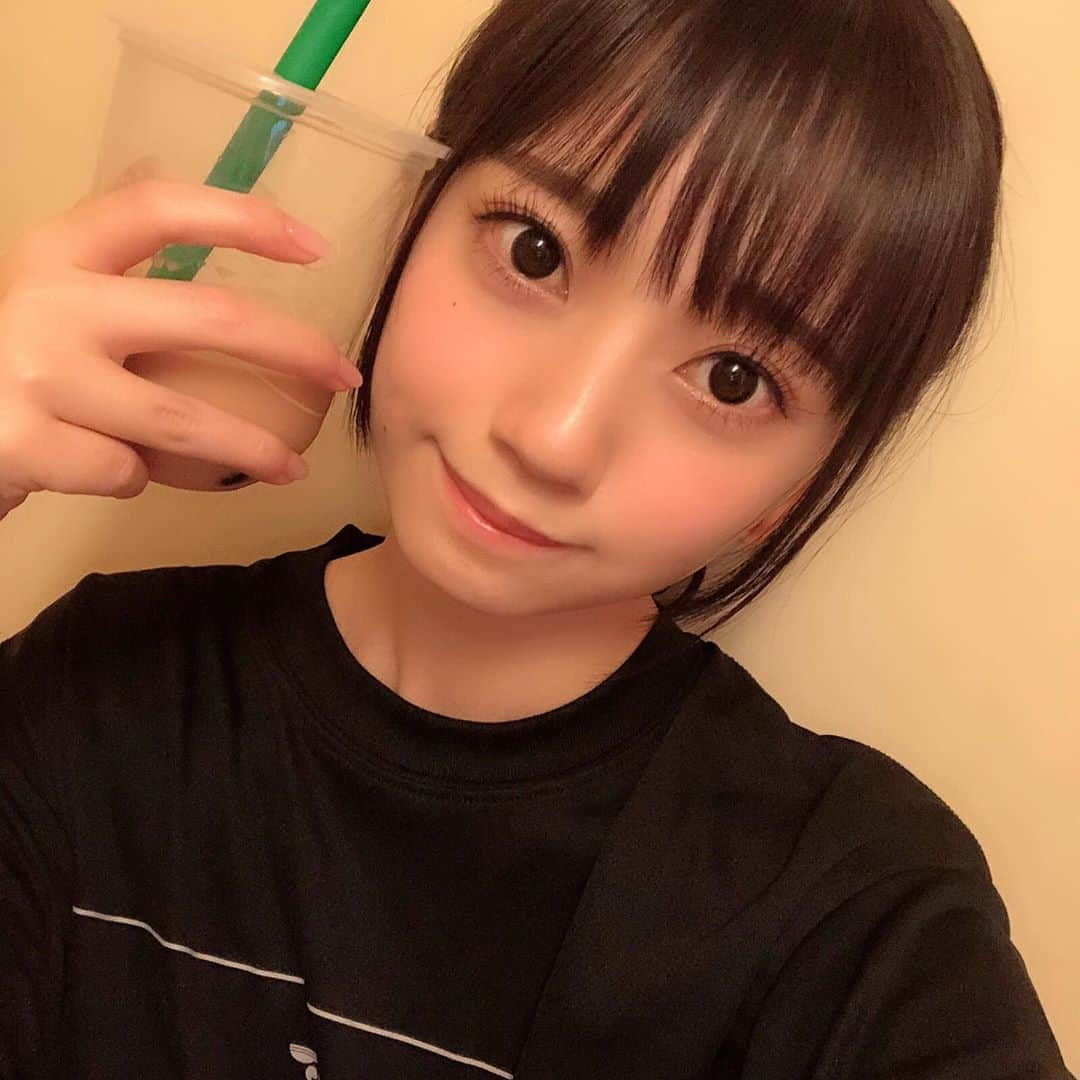 七沢みあさんのインスタグラム写真 - (七沢みあInstagram)「おうちでアワードドレスの試着会をやってたから髪の毛がもっさもさ( ◜ᴗ◝)(笑) 良い天気すぎて暑いよ～～ #七沢みあ #七沢美亚 #カプセルエージェンシー #av女優 #fanzaアダルトアワード2019 #試着会 #タピオカ美味すぎ」5月10日 16時16分 - mia.nanasawa