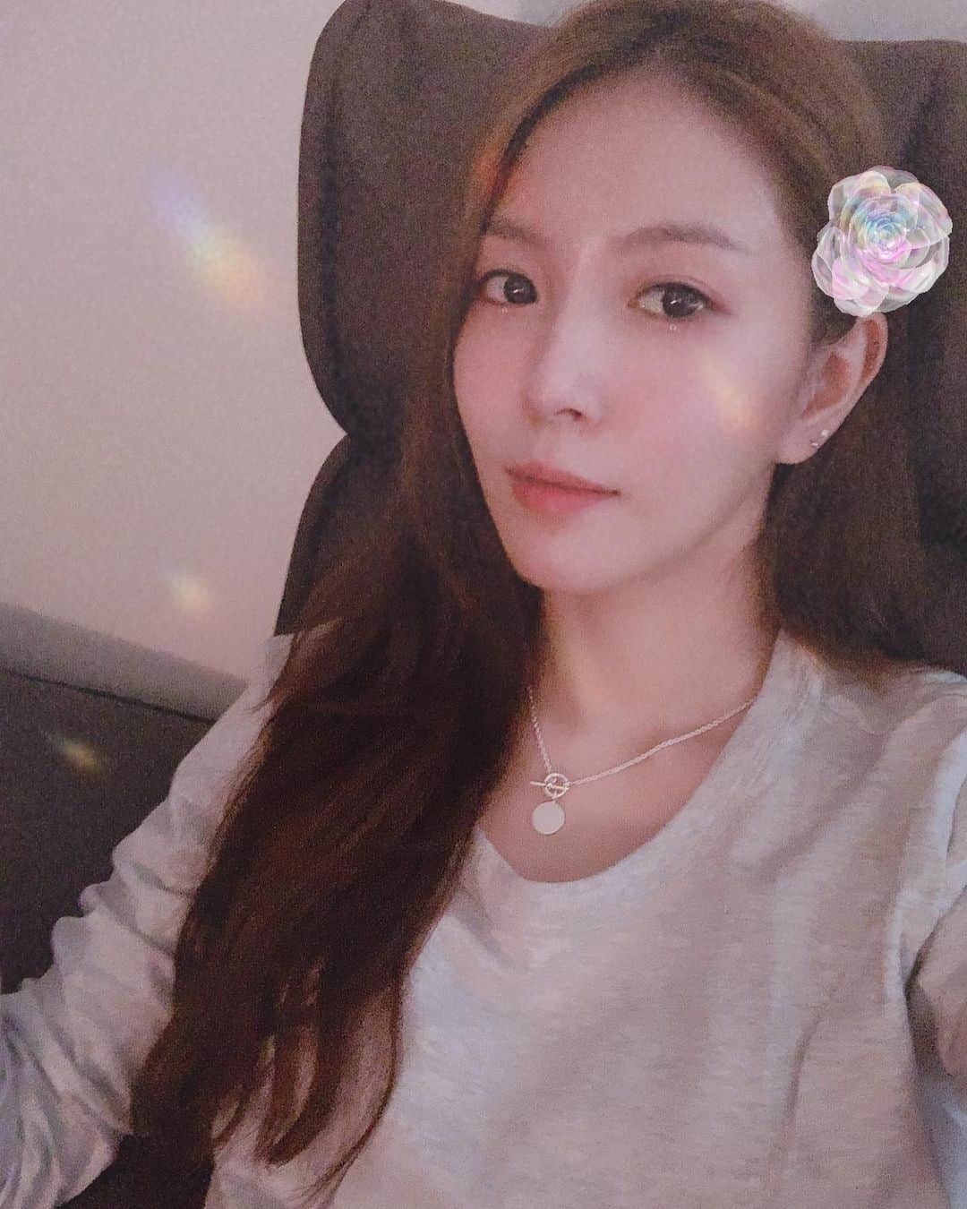 BoAのインスタグラム：「난 잘 지내~ 덥다 이제 🥰」