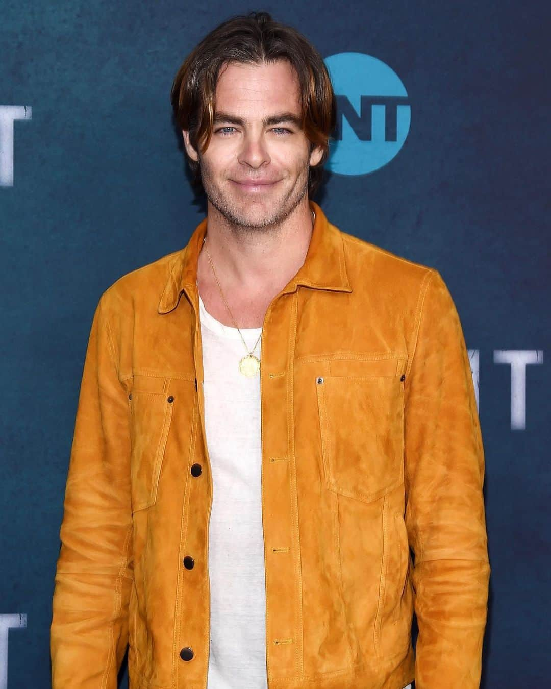 Just Jaredさんのインスタグラム写真 - (Just JaredInstagram)「Chris Pine is all smiles as he steps out for the “I Am the Night” Emmy For Your Consideration Event! #ChrisPine #IAmTheNight Photo: Getty」5月10日 16時46分 - justjared