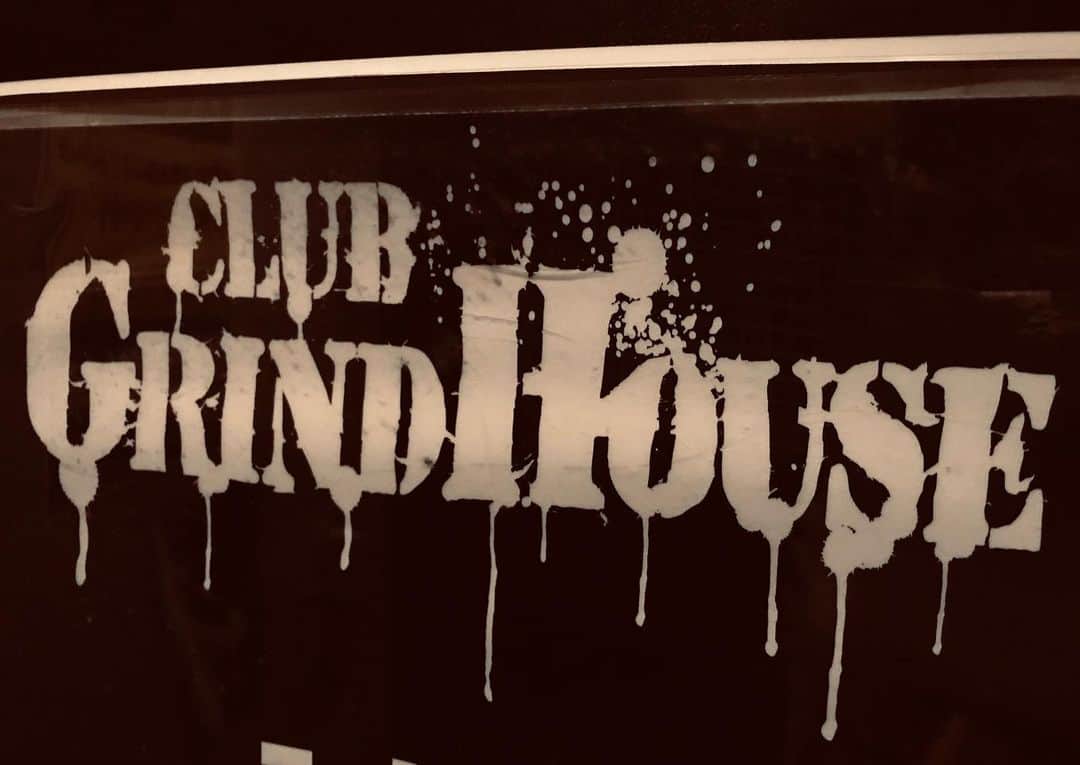 のインスタグラム：「‪.‬ ‪やって参りました、徳島！club GRINDHOUSE！‬ ‪★先行グッズ販売 18:00〜（予定）‬ ‪（建物内 3階です！）‬ ‪ ★CD 販売 19:00〜‬ ‪  NEWアルバムお買い上げの方に先着で藤巻亮太 直筆サイン色紙プレゼント！！！‬ ‪（なくなり次第終了です）‬ ‪  到着前に、ぶらり徳島♪‬ ‪名産品を楽しみました！‬ ‪ （スタッフE）‬」