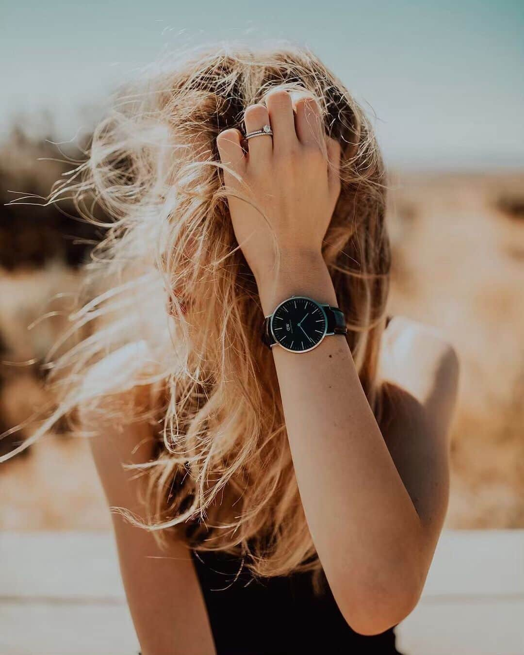 ダニエルウェリントンさんのインスタグラム写真 - (ダニエルウェリントンInstagram)「Congratulations to @anya.skor on being our #DWPickoftheDay! Make sure that you tag your photos with #DanielWellington for a chance to get featured, and visit danielwellington.com to find your favorites and local stores.」5月10日 17時02分 - danielwellington