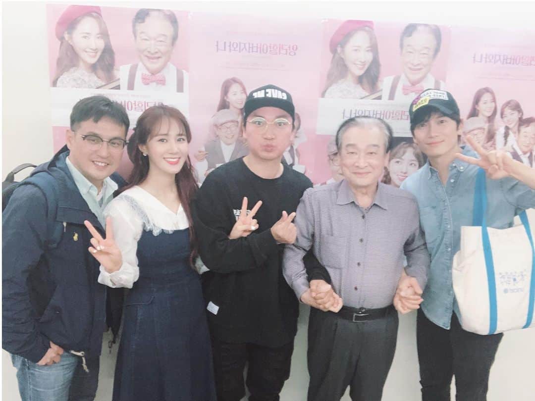 チソンのインスタグラム：「#앙리할아버지와나 #존경하는이순재선생님 #권유리배우 #조재윤귀요미 #조영광 #피고인」
