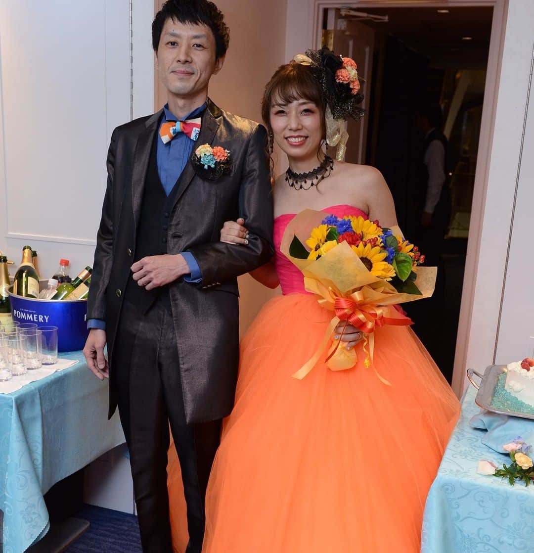 St.AQUA 東京の結婚式場 サンアクアチャペルさんのインスタグラム写真 - (St.AQUA 東京の結婚式場 サンアクアチャペルInstagram)「#vividcolor . 船上でのお食事会。 オレンジとビビッドピンクのバイカラーのカラードレスにお色直ししました。 ご新郎様のワイシャツもチェンジしてトータルコーディネートを行いました☺️ . wedding date 2019.4.30 groom&bride  S&S hair&makeup @ayumi.hm_aqua  planner Nao Orido . #サンアクア #サンアクアチャペル #d_wedding #海の近くのウエディング #2019年春婚  #2019年夏婚 #挙式とお食事会 #船上パーティー #少人数ウエディング #ファミリーウエディング #ウエディングブーケ #会場コーディネート #少人数挙式 #家族婚 #家族挙式 #マタニティウエディング #パパママ婚  #ブライダルフェア #ウエディングドレス #ドレス試着 #結婚式場探し #式場探し #式場見学  #プレ花嫁 #2人挙式  #船上ウエディング #結婚式準備 #竹芝 #日本中のプレ花嫁さんと繋がりたい」5月10日 17時21分 - staquatakeshiba