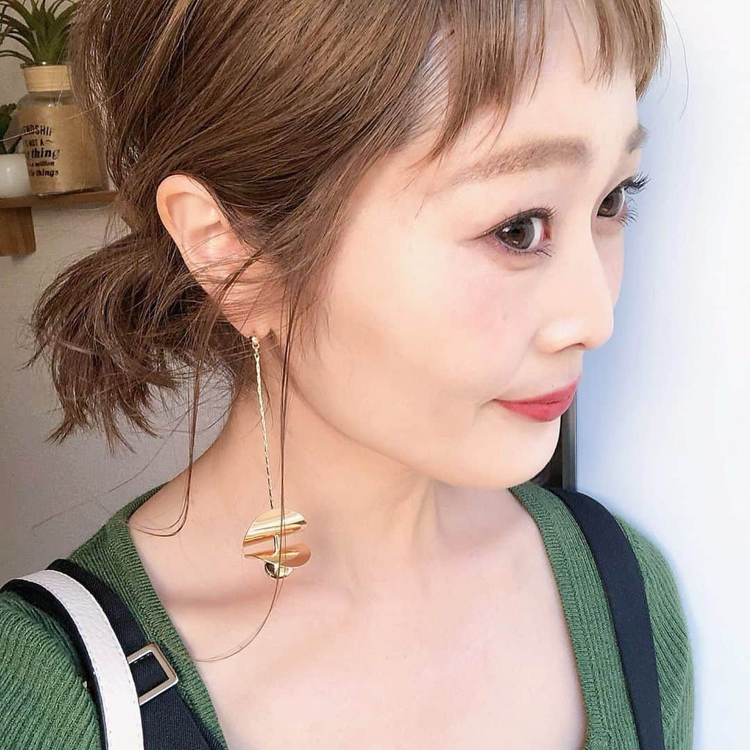 Kikuno Sayumiさんのインスタグラム写真 - (Kikuno SayumiInstagram)「〻accessories〻 ・ ・ ・ 1つ前のコーデで着けてる @memie_0108 さんのピアス𓍼 ・ 揺れる感じが可愛い☺︎シルバーもあったよ！ ・ こちらのピアスは大人っぽいのが多くてツボ♡♡ ・ ・ piece▶ @memie_0108 ・ ・ ・  #カジュアル#春コーデ#패션스타그램#옷스타그램#오오티디#ファッション#コーデ#fashion#ママ#ママコーデ#ponte_fashion #プチプラコーデ#大人カジュアル#ヘアアレンジ#シンプルコーデ#オン眉#大人可愛い#ジユジョ#マタニティコーデ #ぷんにー#ママリ#ママリファッション#妊娠7ヶ月#アクセサリー #ピアス着画#シルバーアクセサリー#イヤリング」5月10日 17時21分 - sayumikikuno